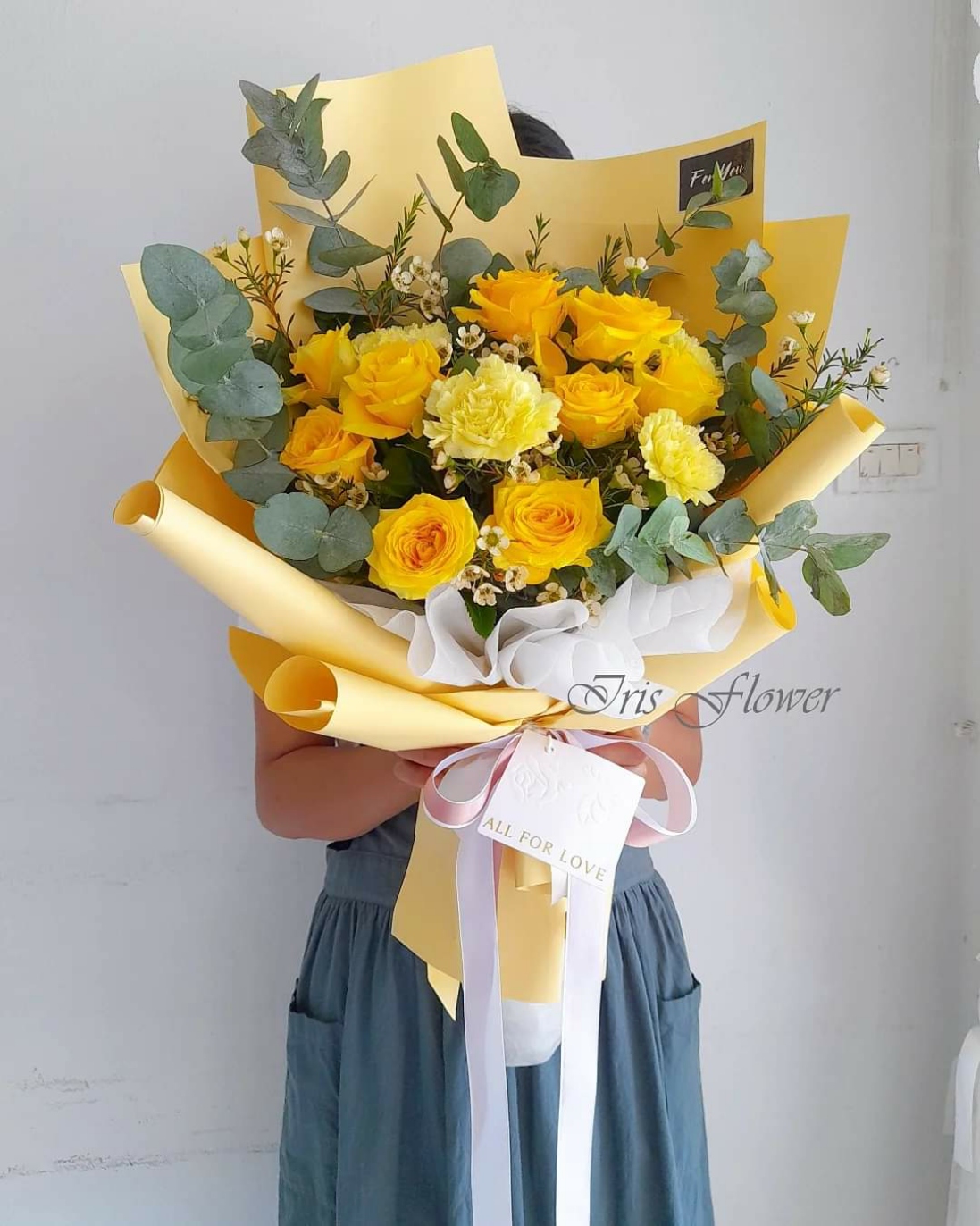 ช่อดอกกุหลาบและคาร์เนชั่น