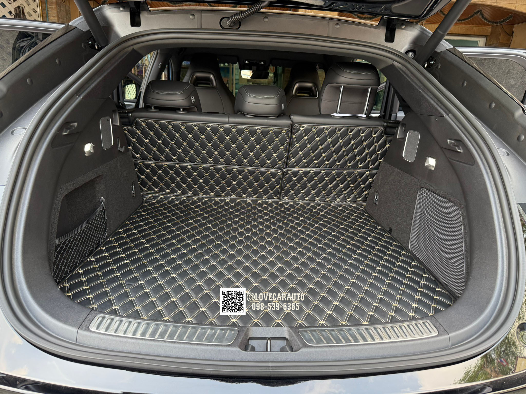 พรมปูพื้นรถยนต์ 6D Byd Sealion7 สีดำด้ายทอง