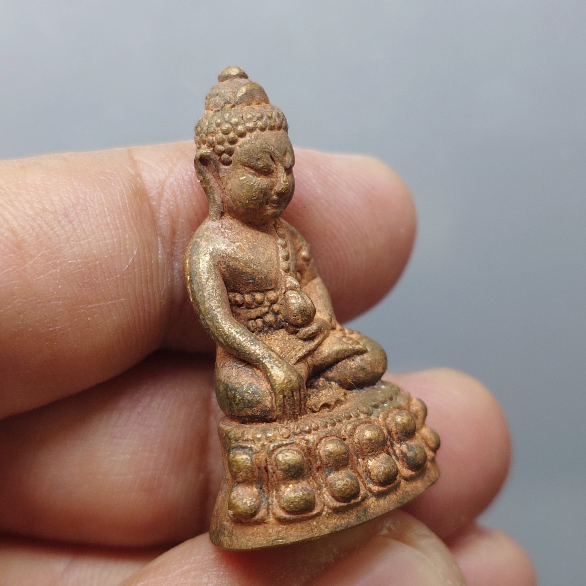 พระกริ่งมงคลประเทศ เนื้อทองแดงโบราณ พิธีมหาพุทธาภิเษก วัดมหาธาตุวรมหาวิหาร จ.นครศรีธรรมราช ปี2553 พร้อมกล่องเดิม