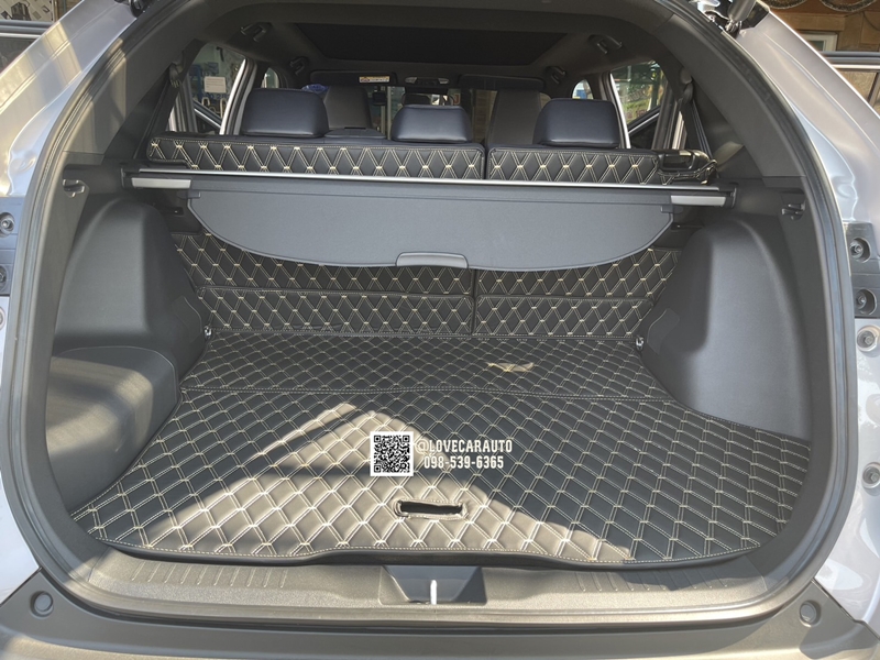 พรมปูพื้นรถยนต์ 6D Toyota Yaris Cross HEV สีดำด้ายทอง