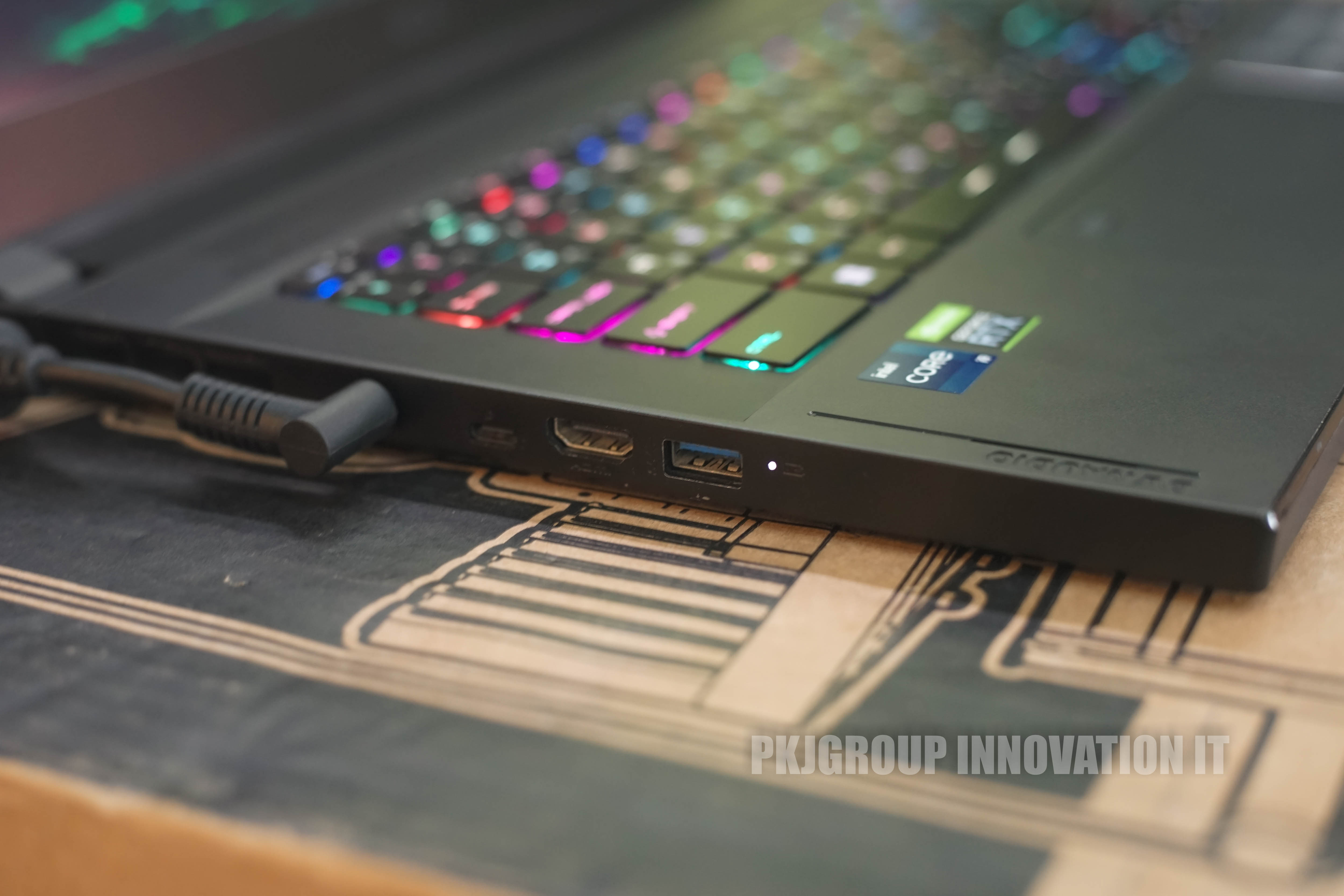 โน๊ตบุ๊คเล่นเกมมือสอง MSI GS66 12UHS-253TH i9-12900H RAM 64 GB M.2 2 TB RTX3080Ti