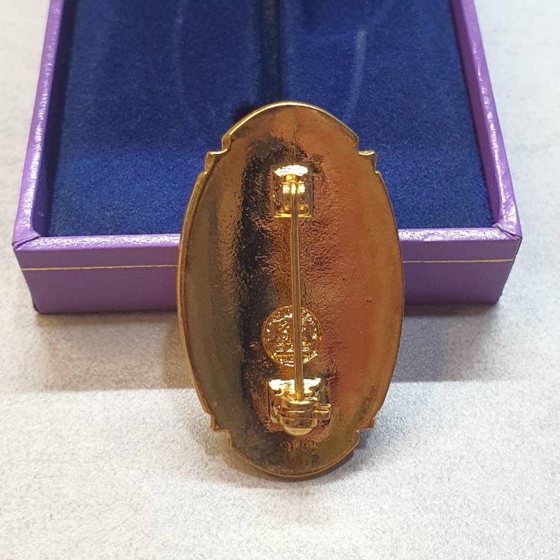 เข็มกลัด เข็มที่ระลึก งานฉลองพระชนมายุครบ 5 รอบ พระเทพฯ พร้อมกล่องเดิมๆ