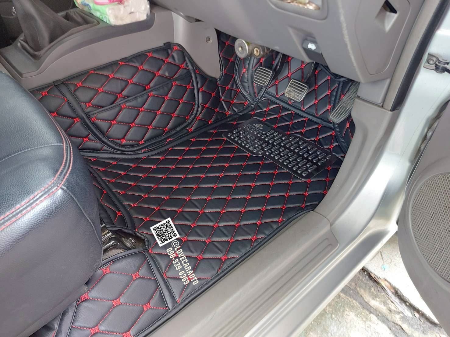 พรมปูพื้นรถยนต์ Isuzu D-Max CAB 2006 สีดำด้ายแดง