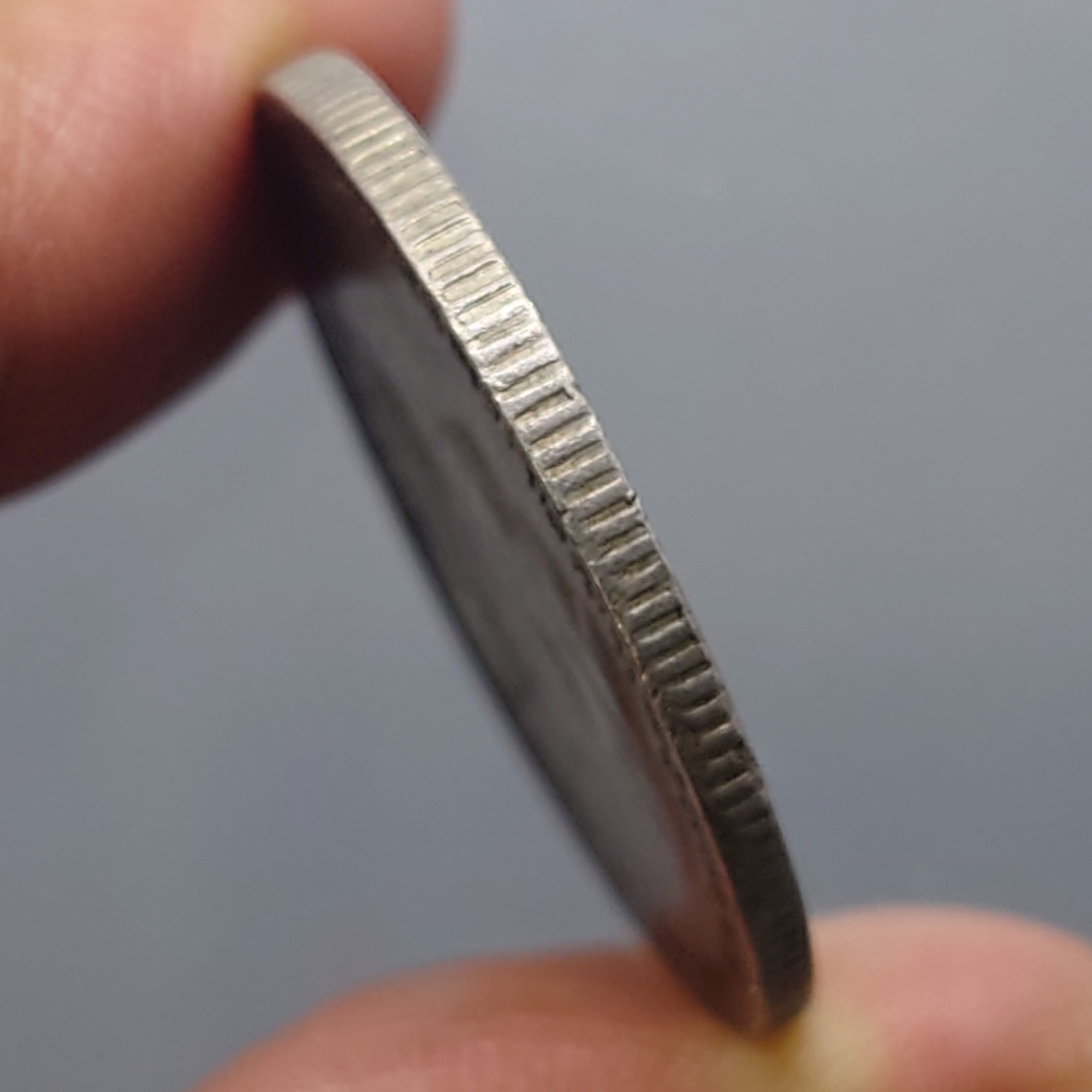 เหรียญเงิน บาทหนึ่ง พระบรมรูป ร.๕ - ตราแผ่นดิน ร.ศ.121 (พิมพ์เล็ก)