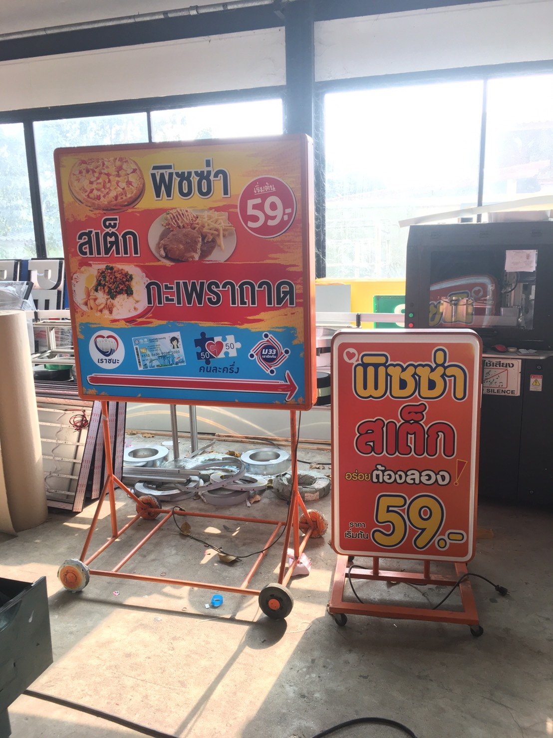 ป้ายตู้ไฟล้อเลื่อน กล่องไฟล้อเลื่อนพร้อมพ่นสีโครง งานพิซซ่า สเต็ก อร่อยต้องลอง 59บาท