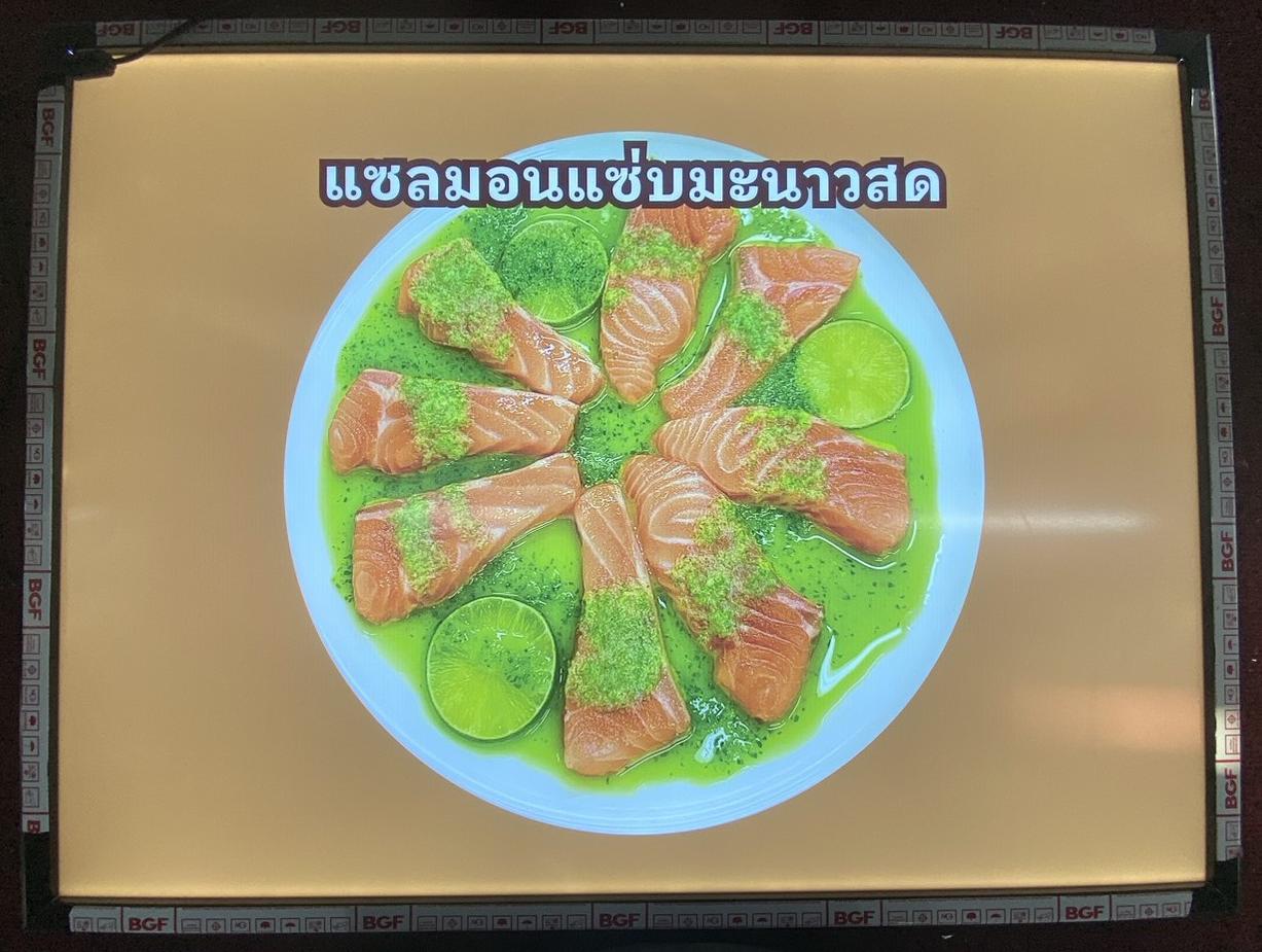 ป้ายไฟเมนู แซลมอนแซ่บมะนาวสด – ป้ายภาพอาหารจัดจ้านจนต้องหยุดมอง!