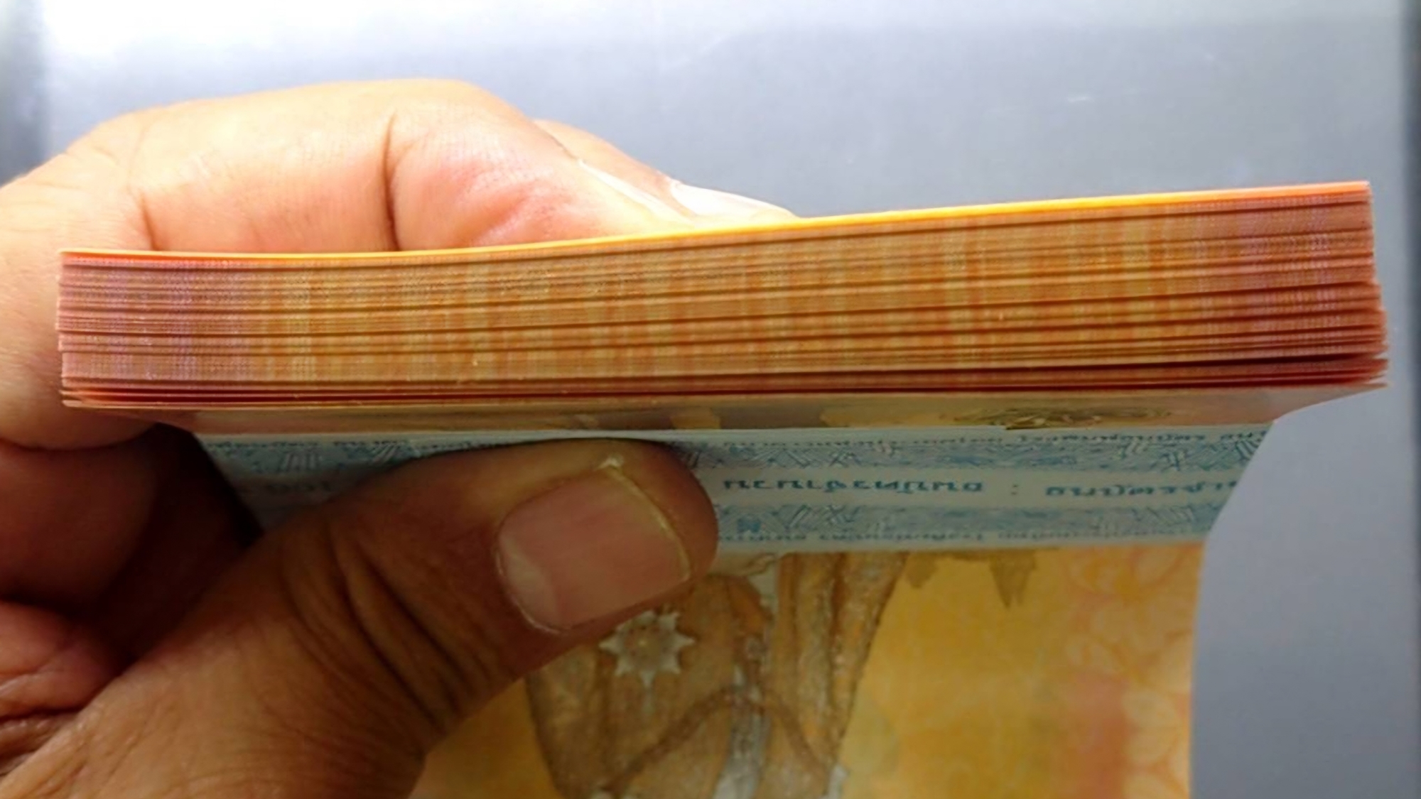 (ธนบัตรยกแหนบ 100 ใบ ไม่เรียงเลข) ธนบัตรที่ระลึก 100 บาท เฉลิมพระเกียรติ ในหลวงรัชกาลที่ 10 ครบ 6 รอบ ปี พ.ศ.2567 ไม่ผ่านใช้