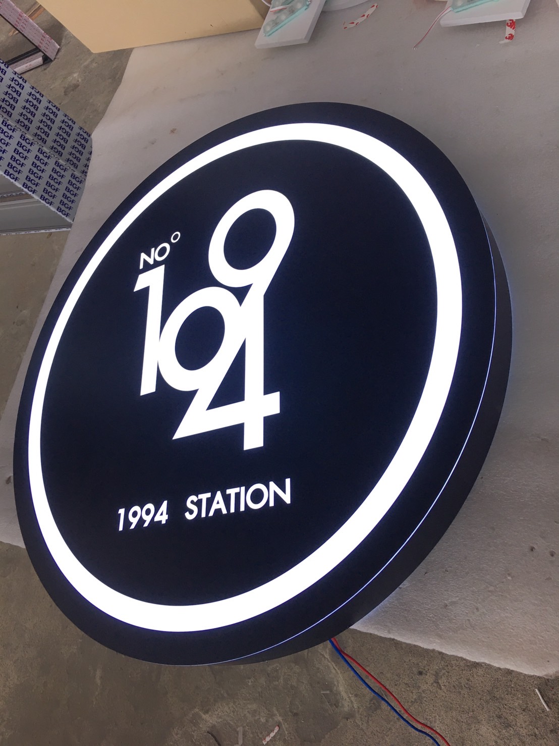 ป้ายบริษัทกล่องไฟอลูมิเนียมไฟออกหน้า งาน1994 STATION