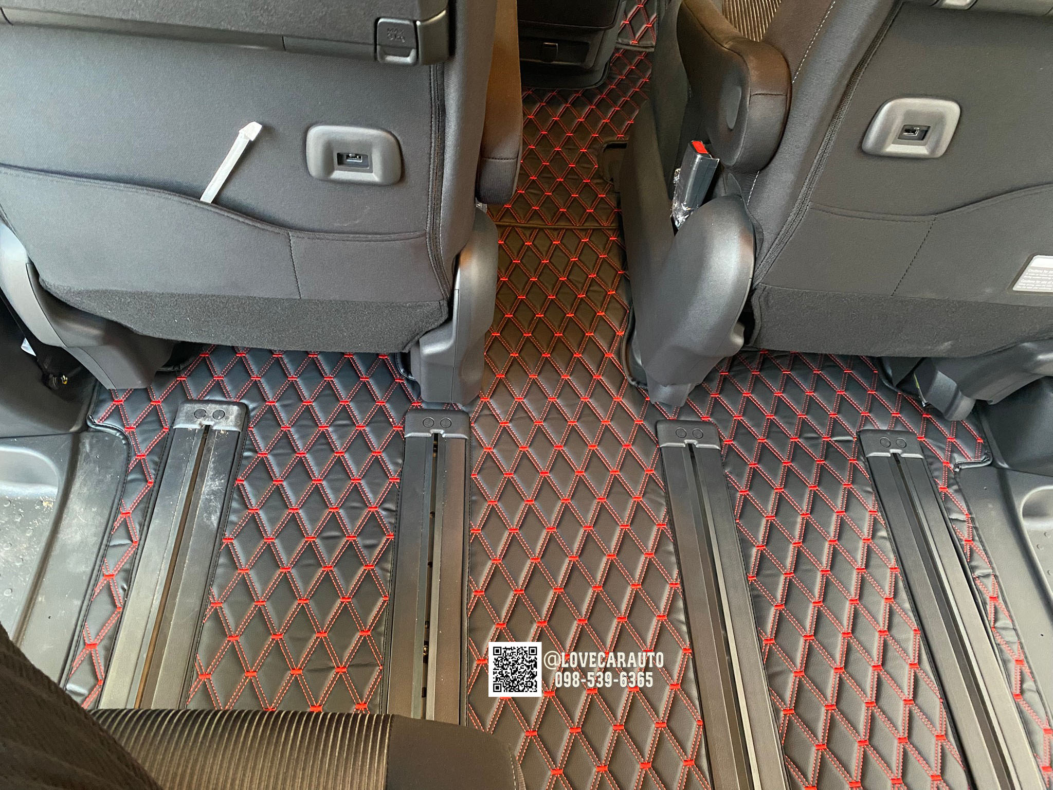 พรมปูพื้นรถยนต์ 6D Nissan Serena Hightway Hybrid 2024-2025 พรมvvip ดำแดง