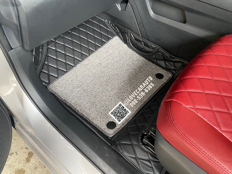 พรมปูพื้นรถยนต์ Toyota Yaris Ativ 2023 สีดำด้ายดำ ลายเคฟล่า + ไวนิลเทา