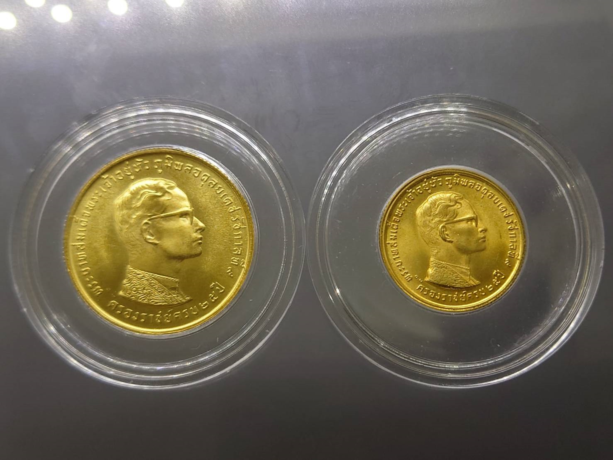 ชุด 2 เหรียญ เหรียญทองคำที่ระลึก ร9 ครองราช 25 ปี 2514 (หน้าเหรียญ 400-800 น้ำหนักทองรวม 2 บาท )