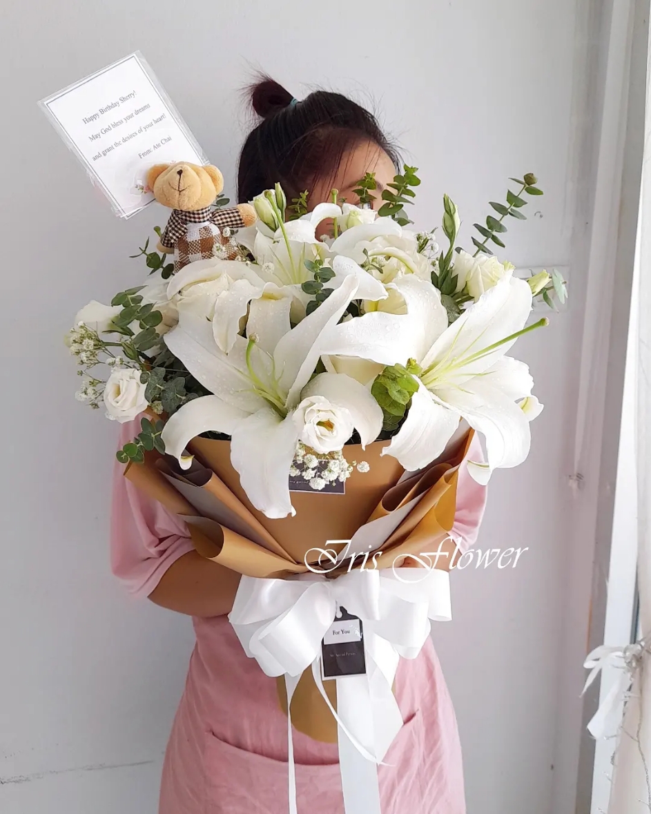 ช่อดอกกุหลาบขาว ลิลลี่