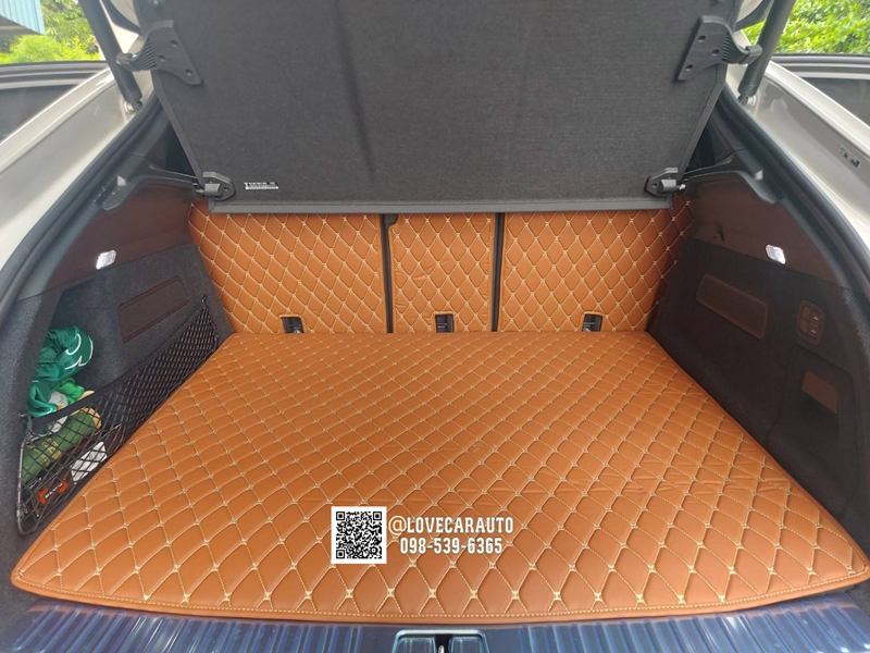 พรมปูพื้นรถยนต์ 7D Porsche Cayenne 2024 สีน้ำตาลเข้ม+ไวนิลน้ำตาล