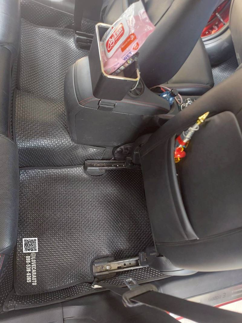 พรมกระดุมรถยนต์ Mazda 3 2015 กระดุมเล็กสีดำ