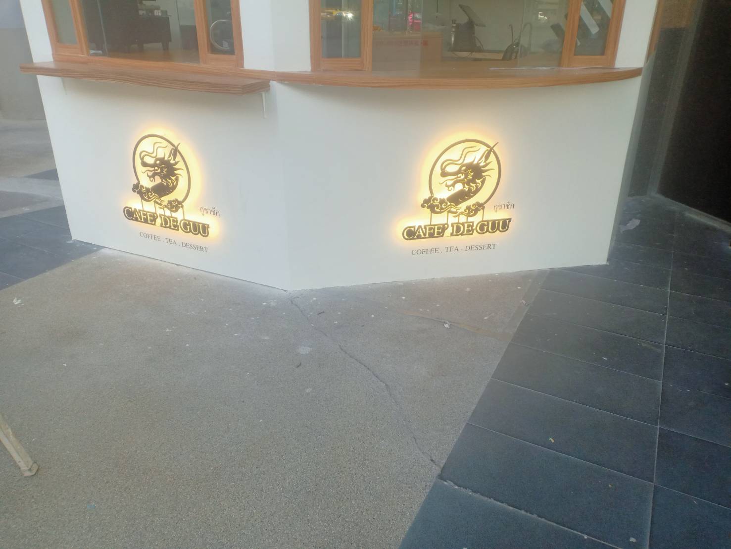 ป้ายไฟออกหลัง เลเซอร์เหล็กเป็นลายมังกร งาน CAFE DE GUU กูชาชัก