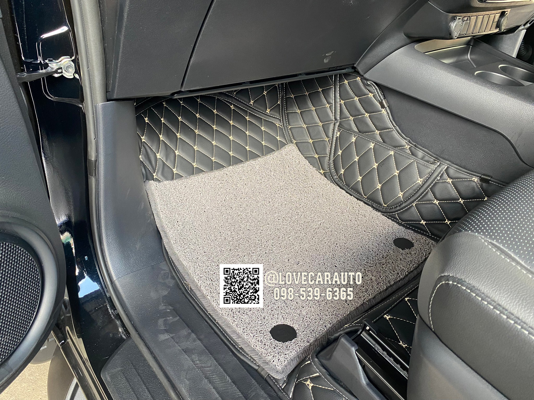 พรมปูพื้นรถยนต์ พรม7D Toyota Revo 4Door Rocco สีด้ายทอง+ไวนิลสีเทา