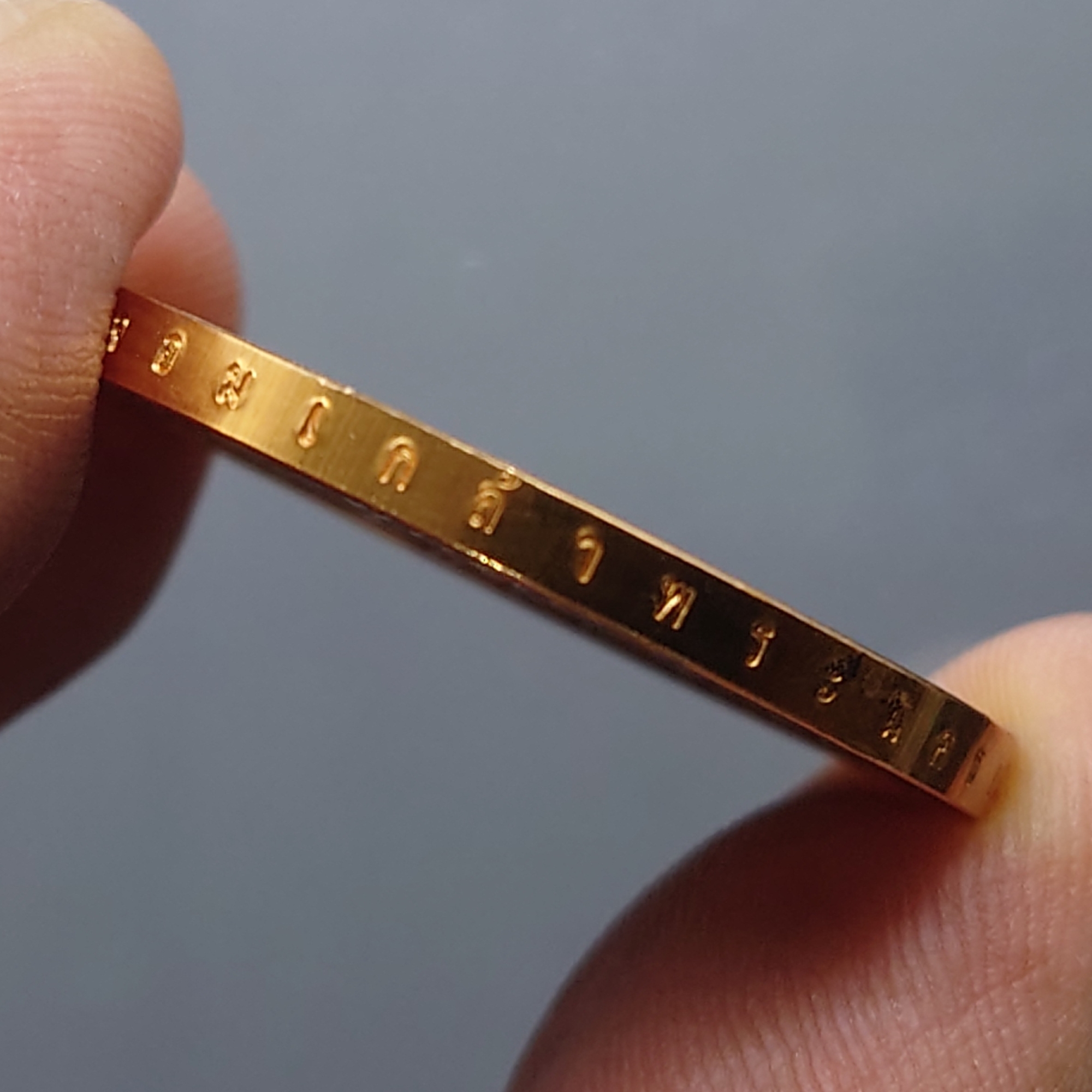 เหรียญพระแก้วมรกต ทรงเครื่อง 3 ฤดู พระจอมเกล้าๆ ปี 2538 เนื้อทองแดงนอก ขัดเงา ขนาด 3.2 ซม. พร้อมตลับเดิม