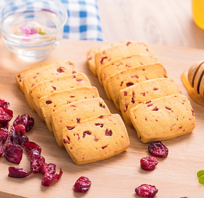 คุ๊กกี้ผสมแครนเบอร์รี่ ตรา Be&Cherry 100g