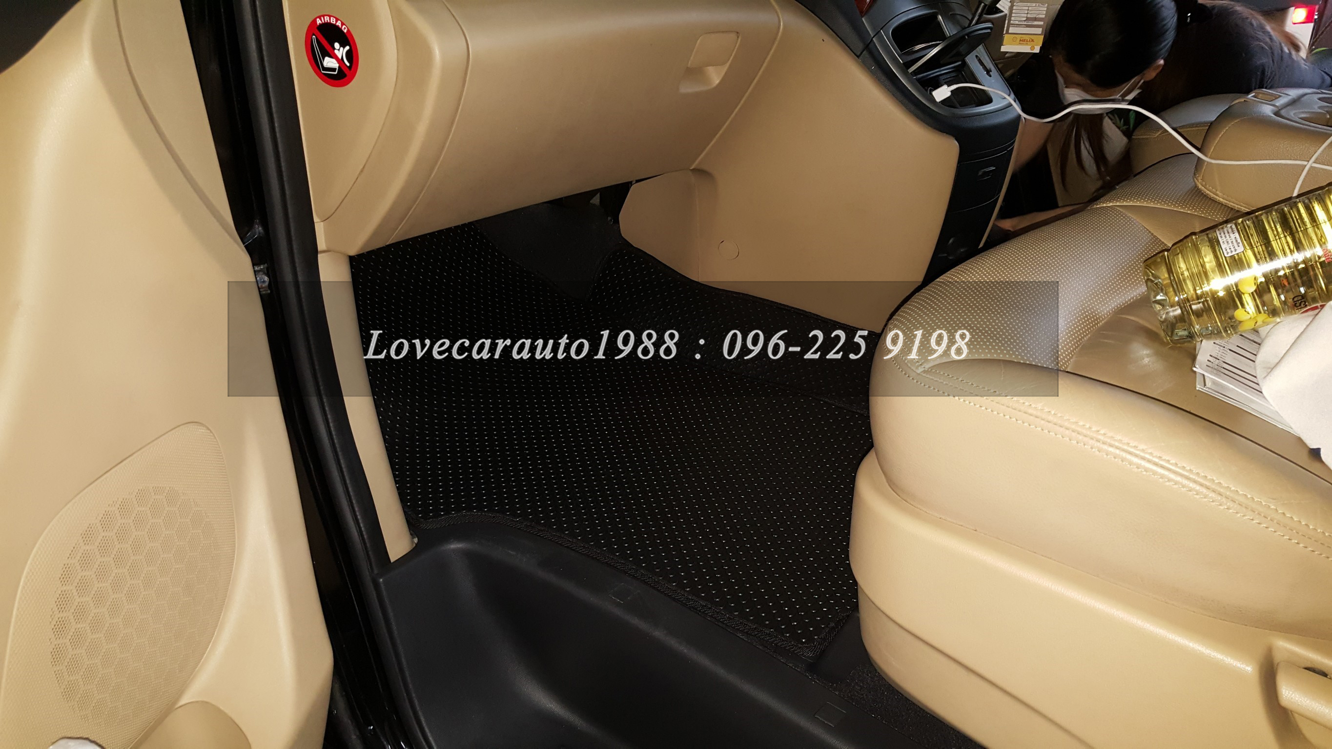 ยางปูพื้นรถยนต์ Hyundai H1-MAESTO กระดุมเล็กสีดำ