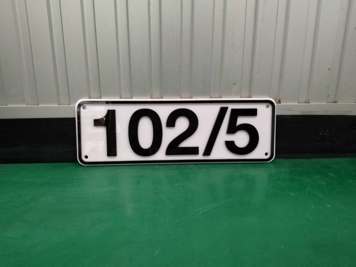 ป้ายบ้านเลขที่อะคริลิค 102/5