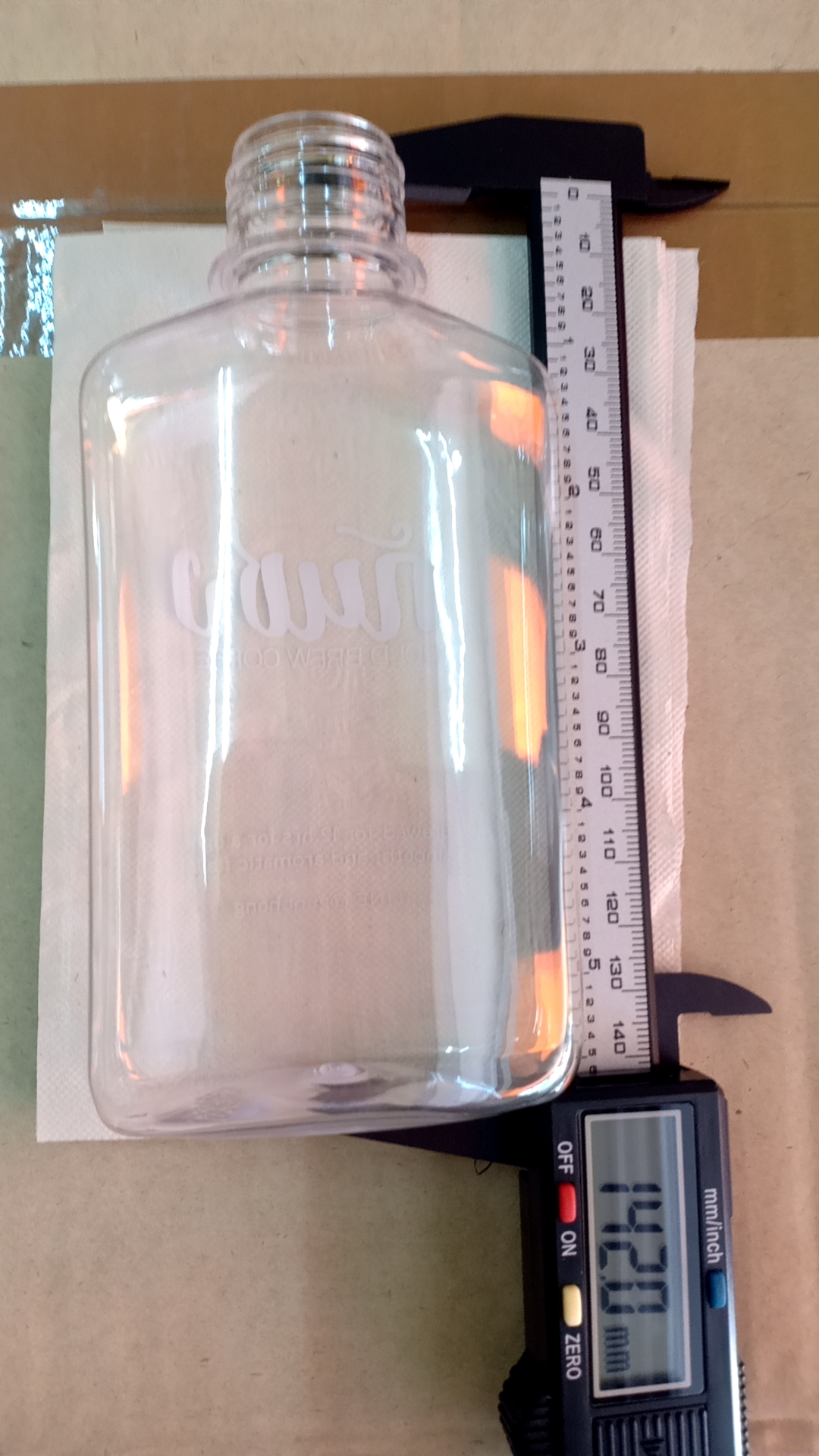 ขวด PET แบนกั๊กรุ่นหนา 250 ml ปาก 28 mm.ฝาพลาสติก ใบละ 8 บาท (แพคละ 90 ใบ)
