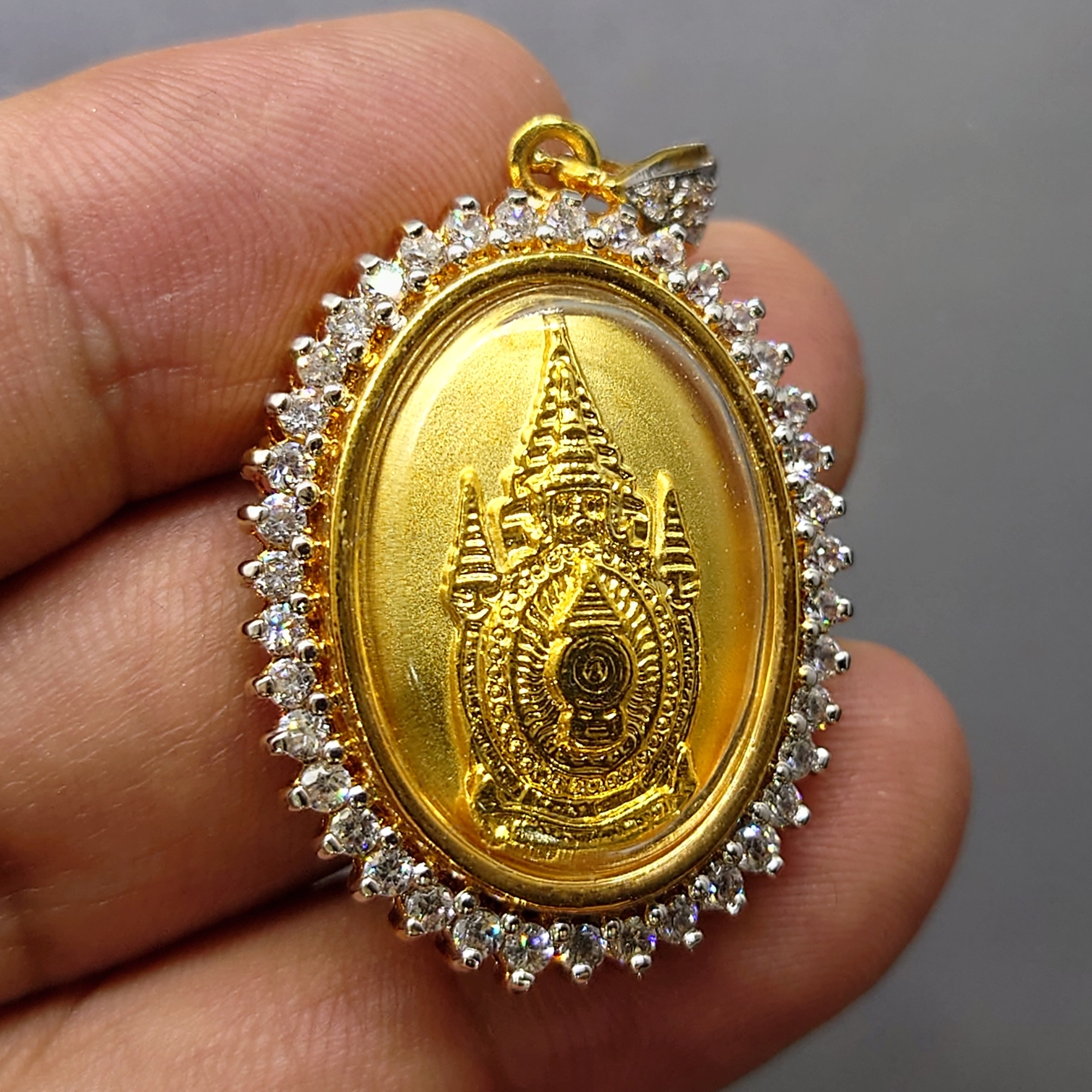 เข็มกลัด เข็มที่ระลึกตราสัญลักษณ์เฉลิมพระเกียรติในหลวงราชกาลที่ 9 รุ่นรู้รักสามัคคี พร้อมกล่องจัดทำขึ้นโดยเฉพาะ ปี2550