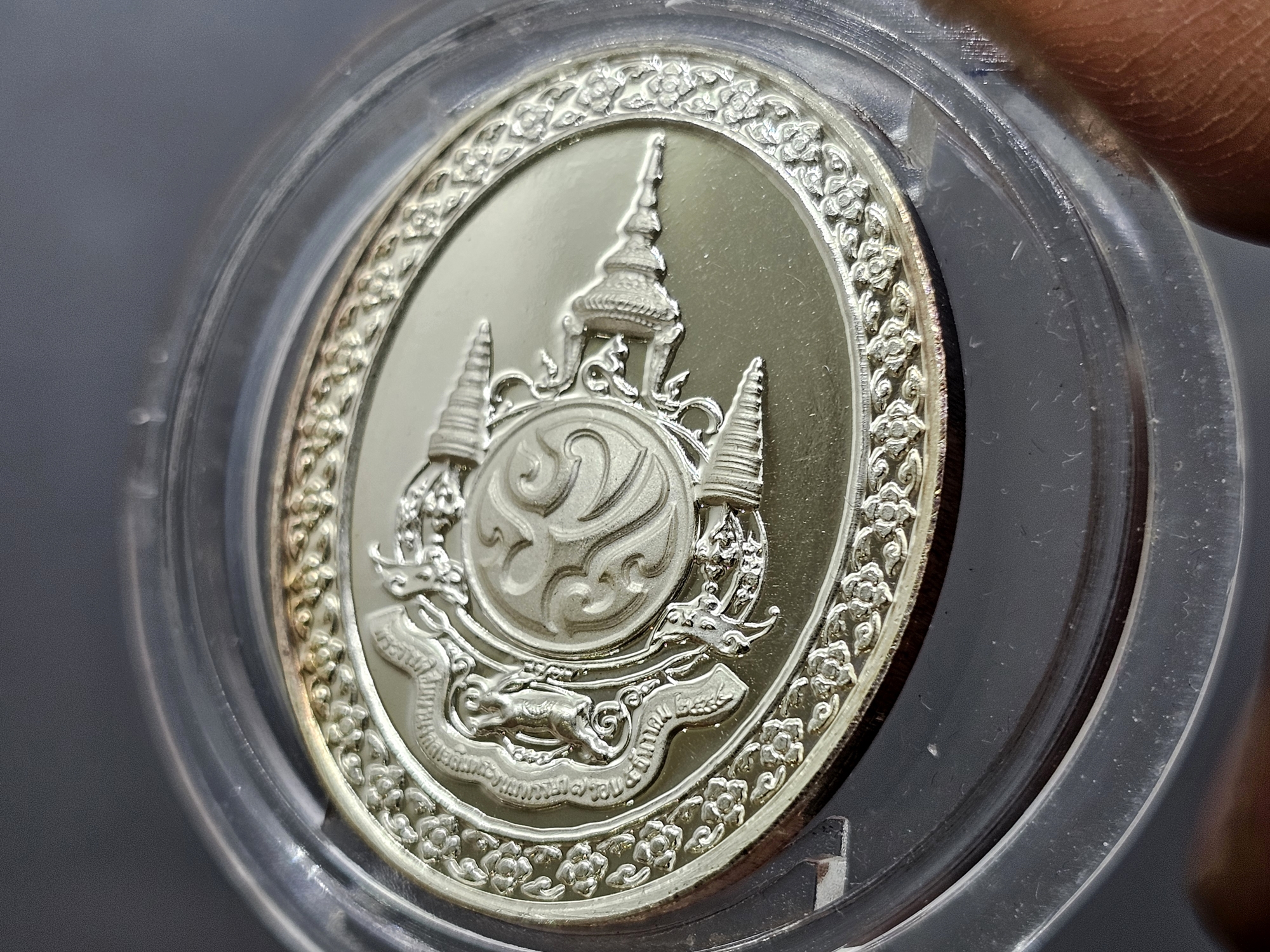 พระพุทธเมตตาเสนานาถ หลังพระปรมาภิไธย ภ.ป.ร. เนื้อเงิน กองทัพบก จัดสร้างเนื่องในวโรกาส 84 พรรษา ร9 ปี2556 พร้อมกล่องเดิม