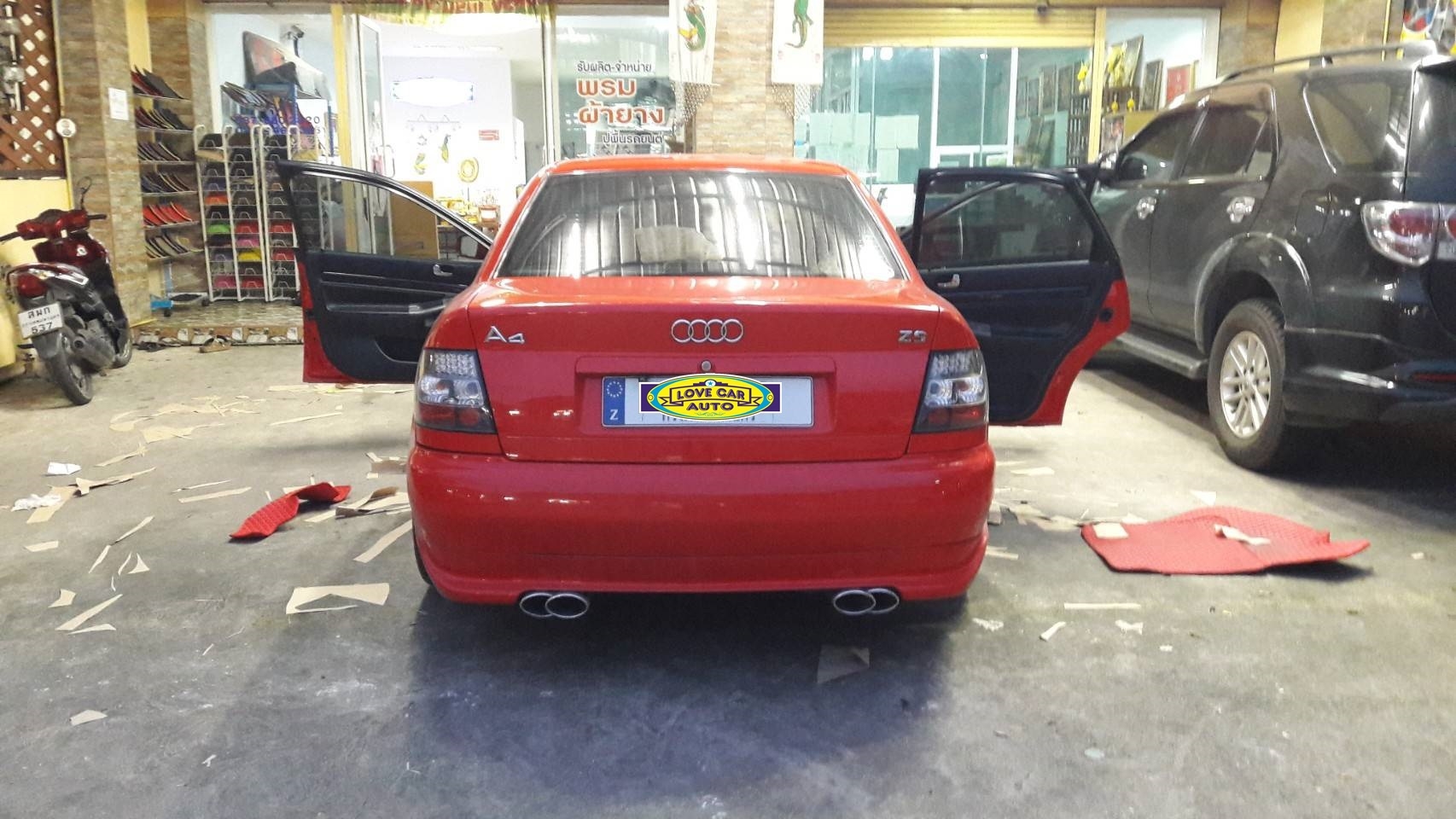 พรมปูพื้นรถ Audi A4