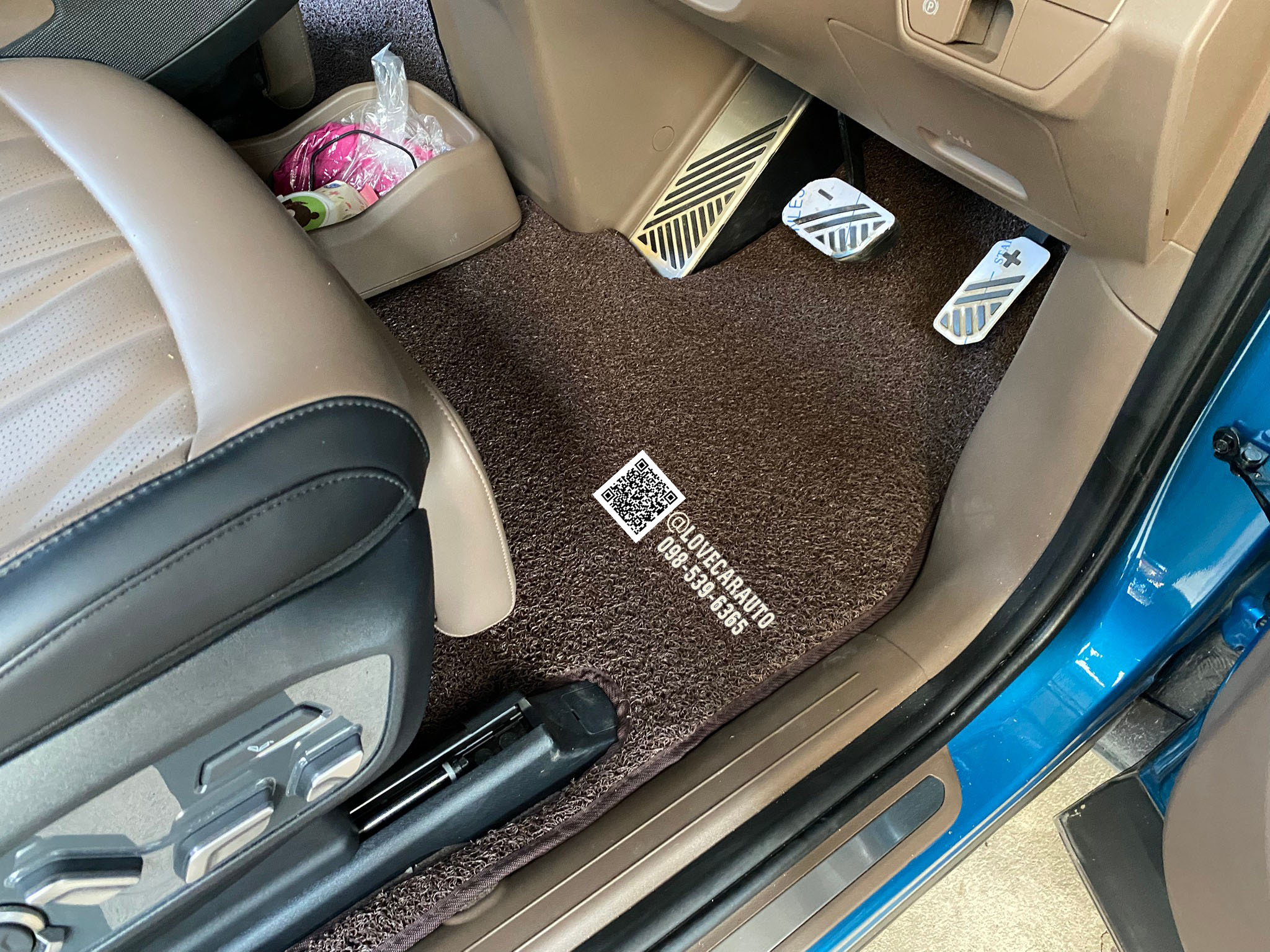 พรมดักฝุ่นรถยนต์ Kia EV9 ไวนิลสีน้ำตาล