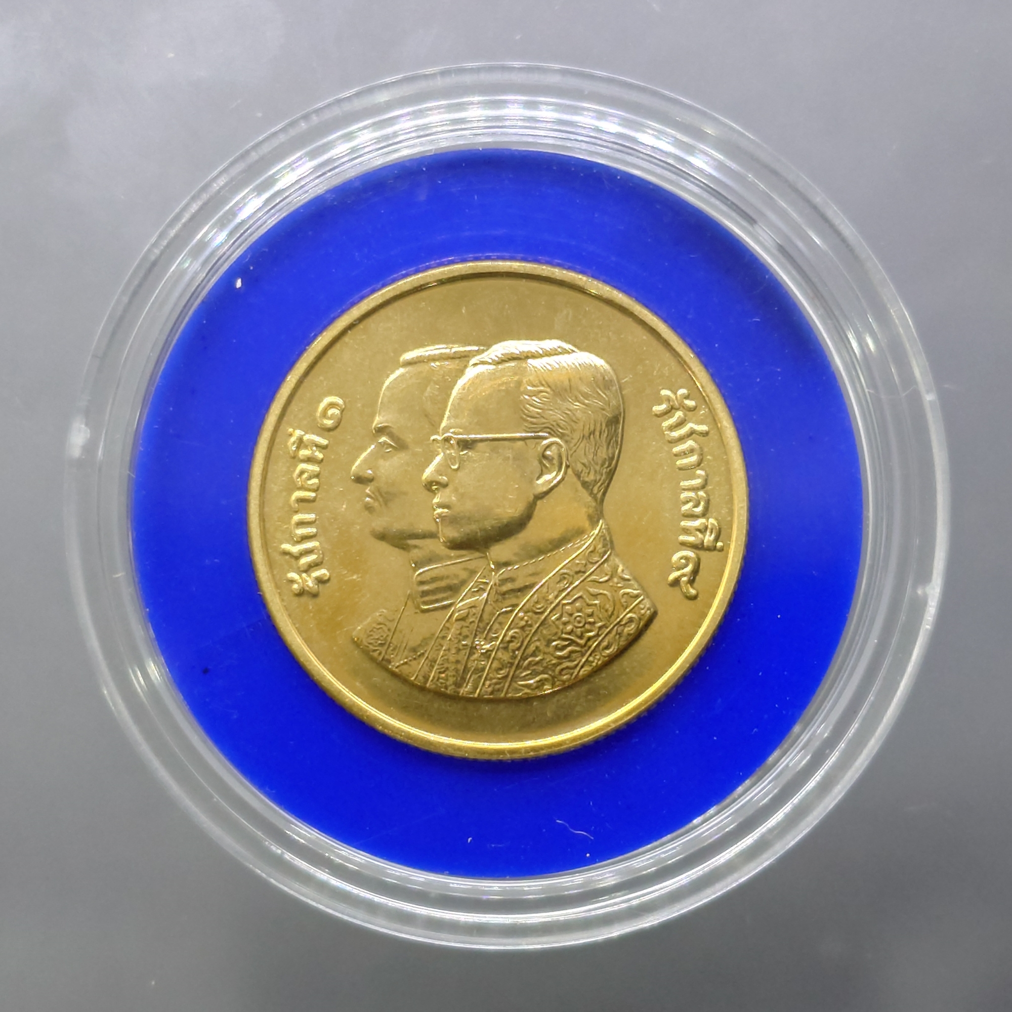 เหรียญทองคำ 9000 บาท (หนัก 15 กรัม) ที่ระลึกสมโภชกรุงรัตนโกสินทร์ 200 ปี พ.ศ. 2525