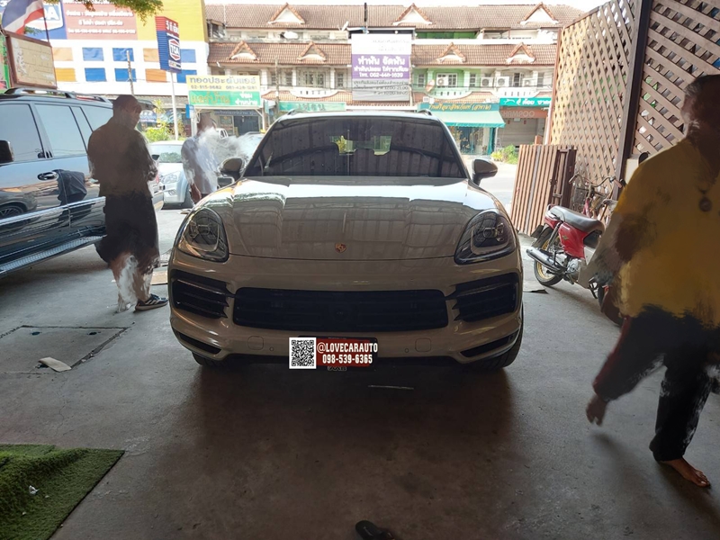 พรมปูพื้นรถยนต์ 7D Porsche Cayenne 2023 สีน้ำตาลเข้ม + ไวนิลครีม
