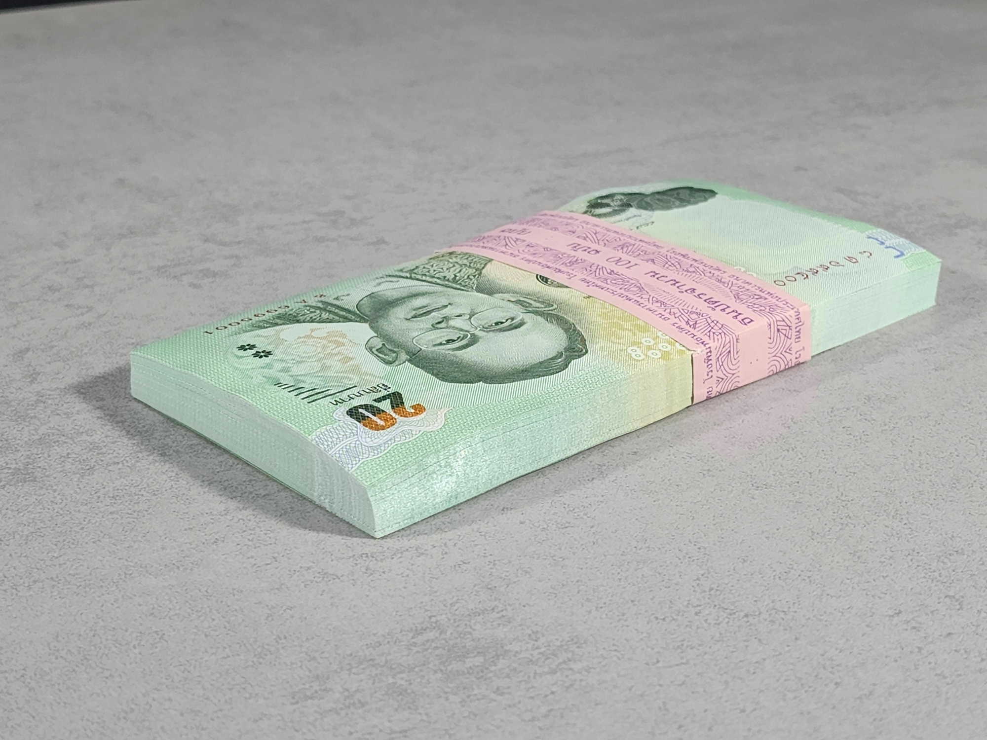 ธนบัตรยกแหนบ 100 ใบ เรียงเลข ธนบัตร 20 บาท แบบ 16 ไม่ผ่านใช้งาน สภาพสวยๆ พร้อมบรรจุตลับ