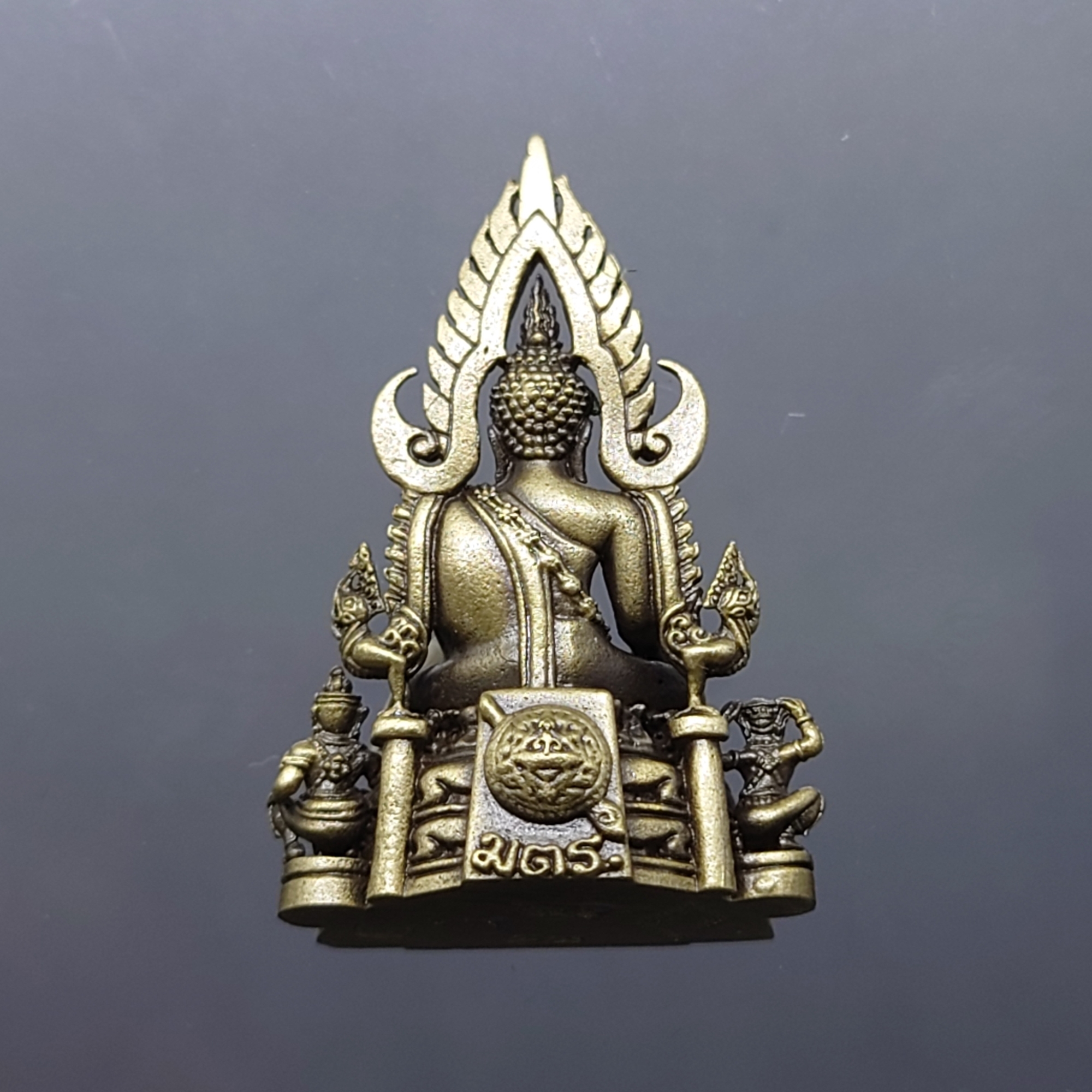 พระพุทธชินราช ลอยองค์ เนื้อทองขาวนอกโบราณ กรมตำรวจรุ่นแรก รุ่น “ประวัติศาสตร์” พ.ศ.2562 พร้อมกล่องเดิม