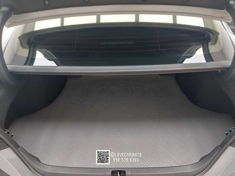 พรมปูพื้นรถยนต์ Toyota Camry 2025 กระดุมเล็กสีเทา