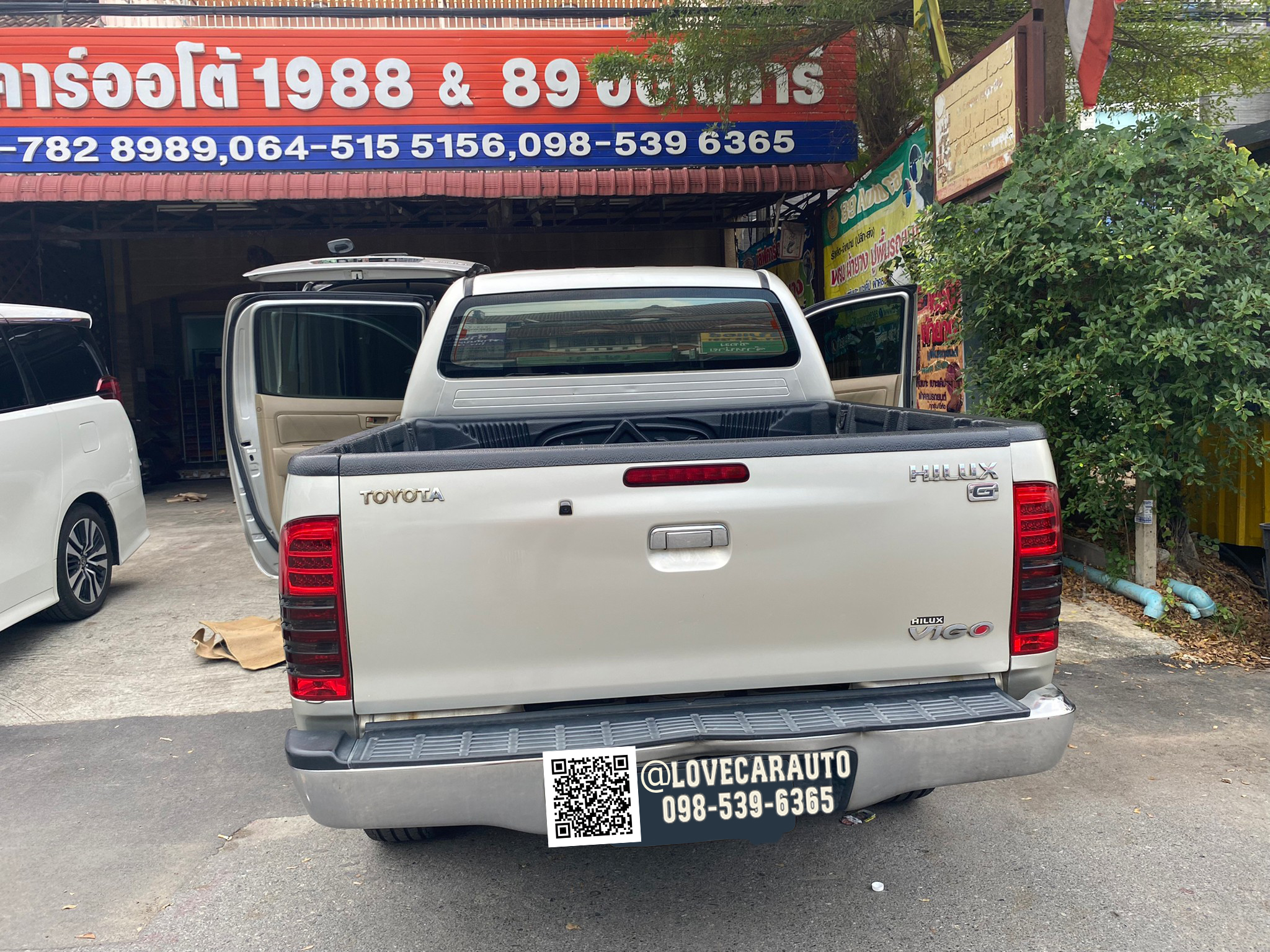 พรมปูพื้นรถยนต์ พรม6D Toyota Vigo 4Door 2009 สีดำด้ายทอง