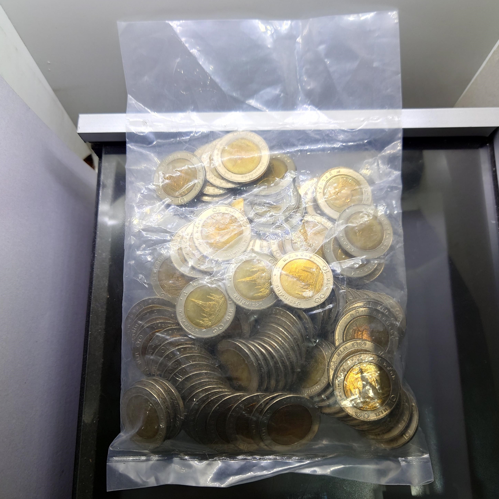 เหรียญยกถุง (100 เหรียญ) เหรียญ 10 บาท หมุนเวียน ปี พ.ศ.2532 ไม่ผ่านใช้ เหรียญแกะหลอด หลอดแตก