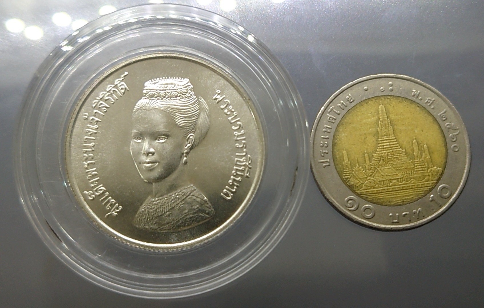 เหรียญเงิน 600 บาท ที่ระลึกอัญเชิญพระฉายาสาทิสลักษณ์ ราชินี ลงบนเหรียญ CERES พ.ศ.2523