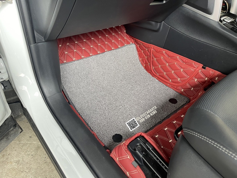 พรมปูพื้นรถยนต์ 7D Toyota Corolla Cross สีแดงไวน์ + ไวนิลครีม