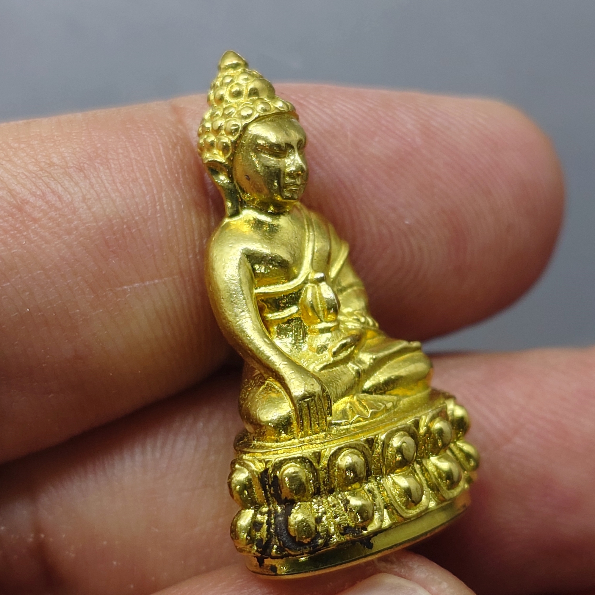 พระกริ่งญาณวเรศ (กริ่งปวเรศน้อย) ฐานบรรจุพระเกศาและจีวร เนื้อทองฝาบาตร พิมพ์ใหญ่ สมเด็จพระญาณสังวรฯ ทรงเจริญพรรษา 100 ปี วัดบวรนิเวศวิหาร ปี2556 พร้อมใบรับรอง