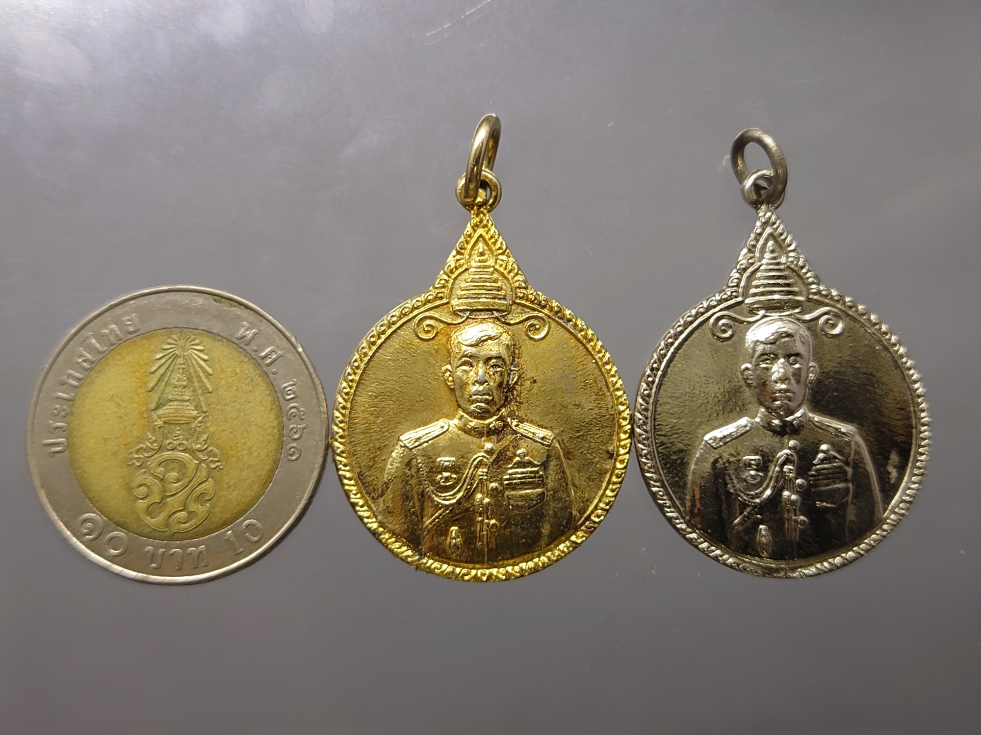 ชุด 2 เหรียญ (กาหลั่ยเงิน-ทอง) เหรียญที่ระลึกในวโรกาสสำเร็จการศึกษา โรงเรียนเสนาธิการทหารบก พระบรมโอรสาธิราช พ.ศ.2521