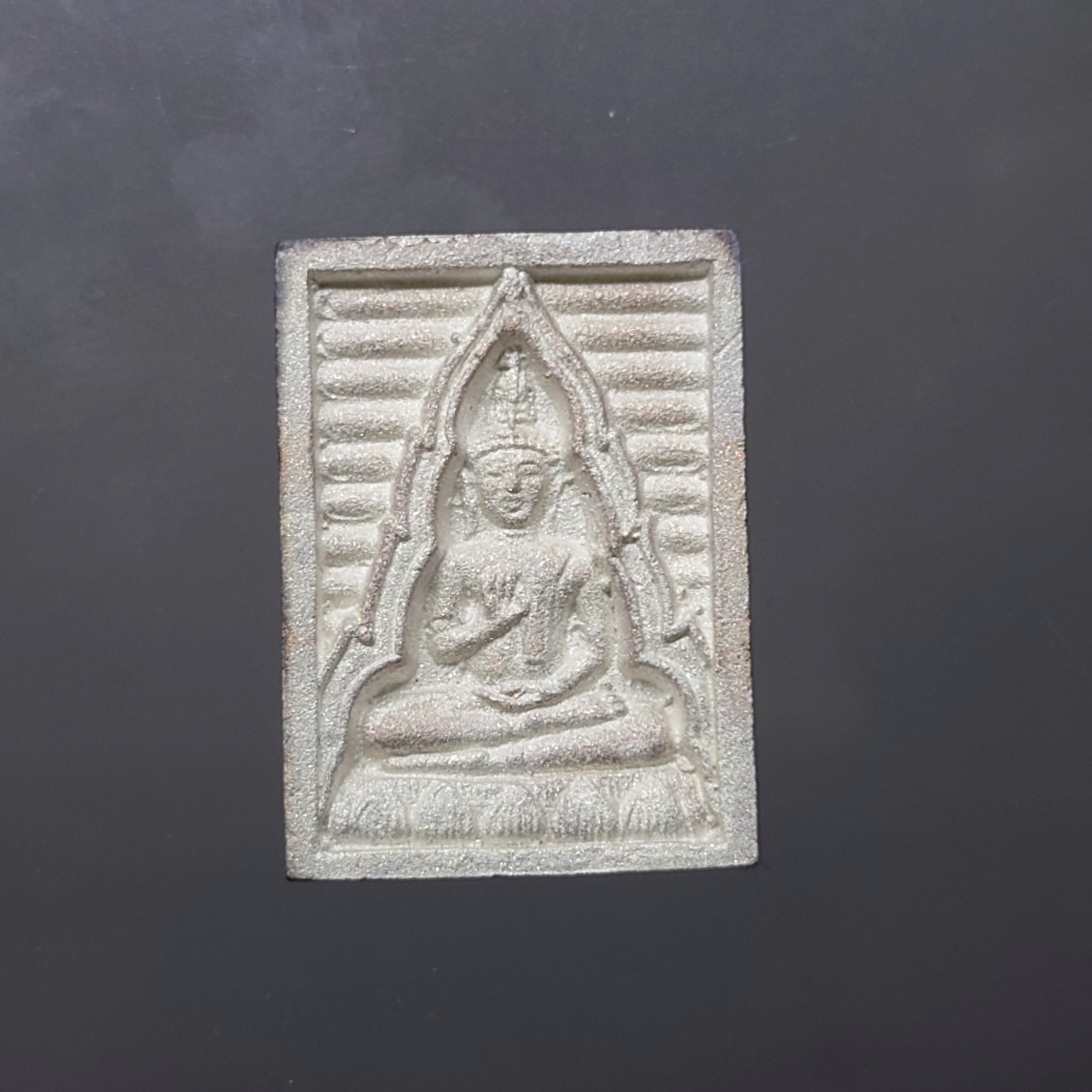 พระสมเด็จ วัดปากน้ำ รุ่นสร้างวิทยาลัยสงฆ์ เนื้อเงิน พิมพ์ใหญ่ ปี 2547 พร้อมกล่องกำมะหยี่เดิม