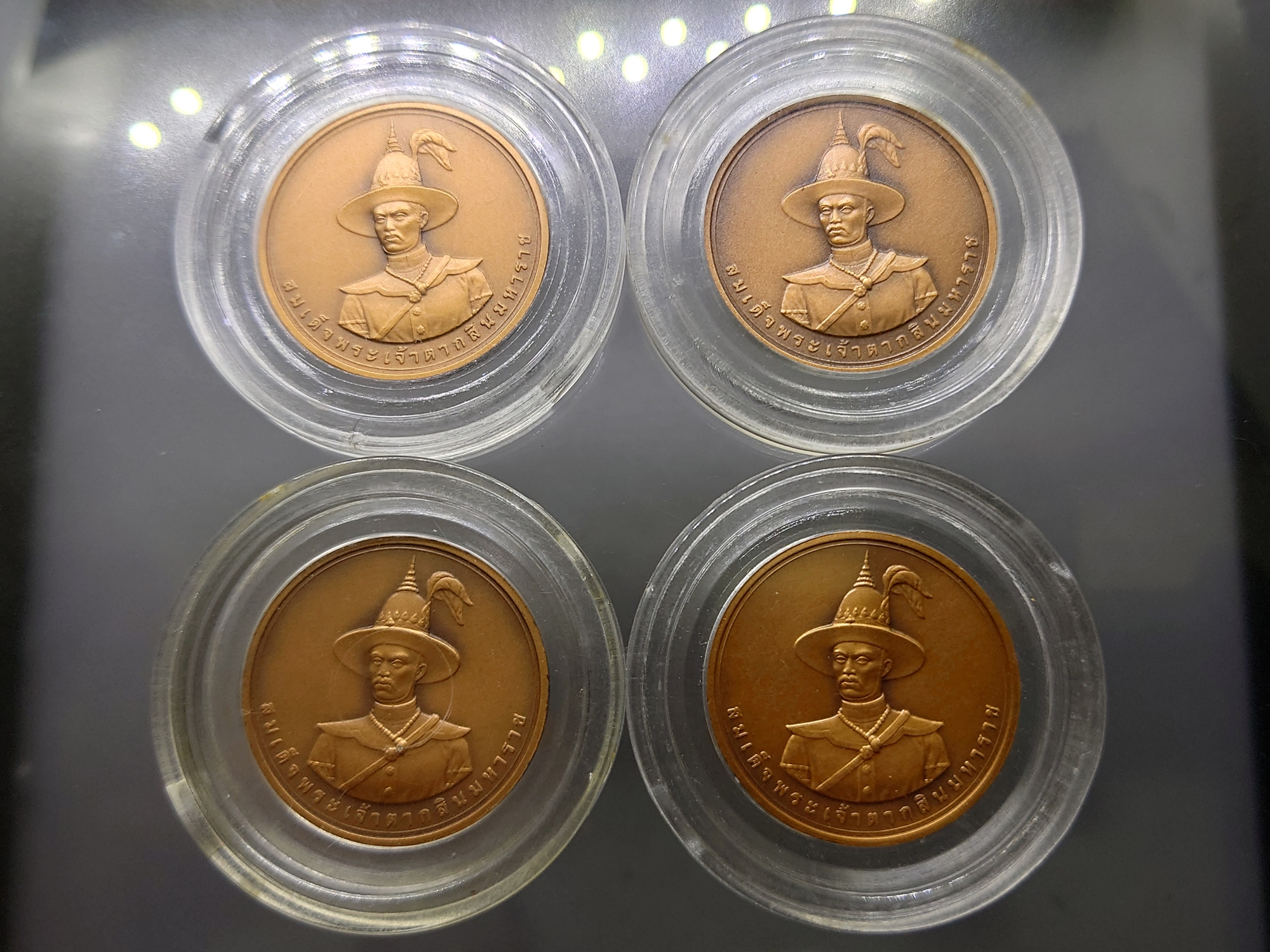 เหรียญเฉลิมพระเกียรติสมเด็จพระเจ้าตากสินมหาราช ตำรวจภูธรจังหวัดจันทบุรี สร้าง บล็อกกษาปณ์ เนื้อทองแดงซาติน ขนาด 3 เซ็น ปี2549