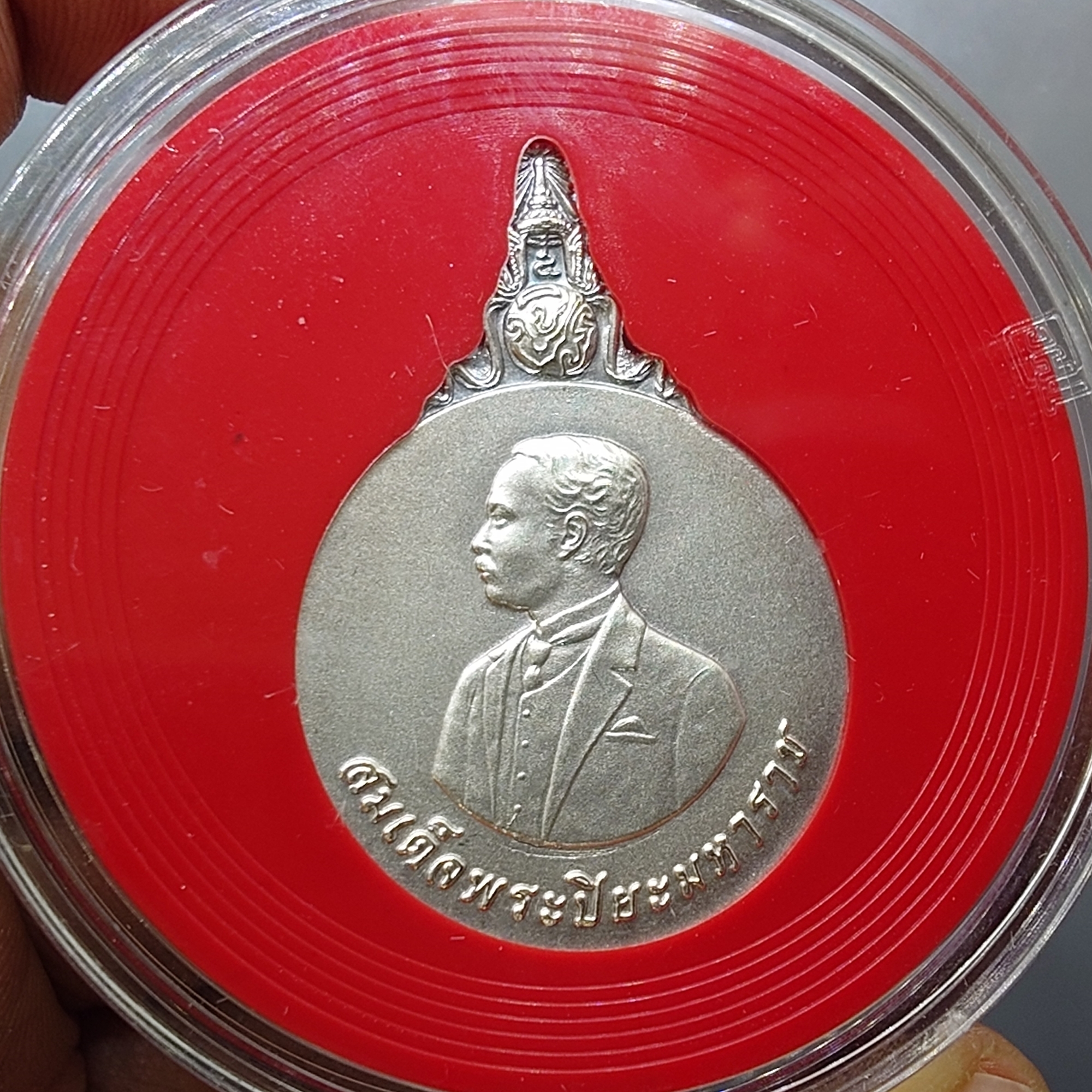 เหรียญที่ระลึกเฉลิมพระเกียรติ สมเด็จพระปิยะมหาราช ด้านหลังทรงเลิกทาส (ทรงกลม จปร) เนื้อเงิน วัดหัวลำโพง ปี2540 พร้อมกล่องเดิม