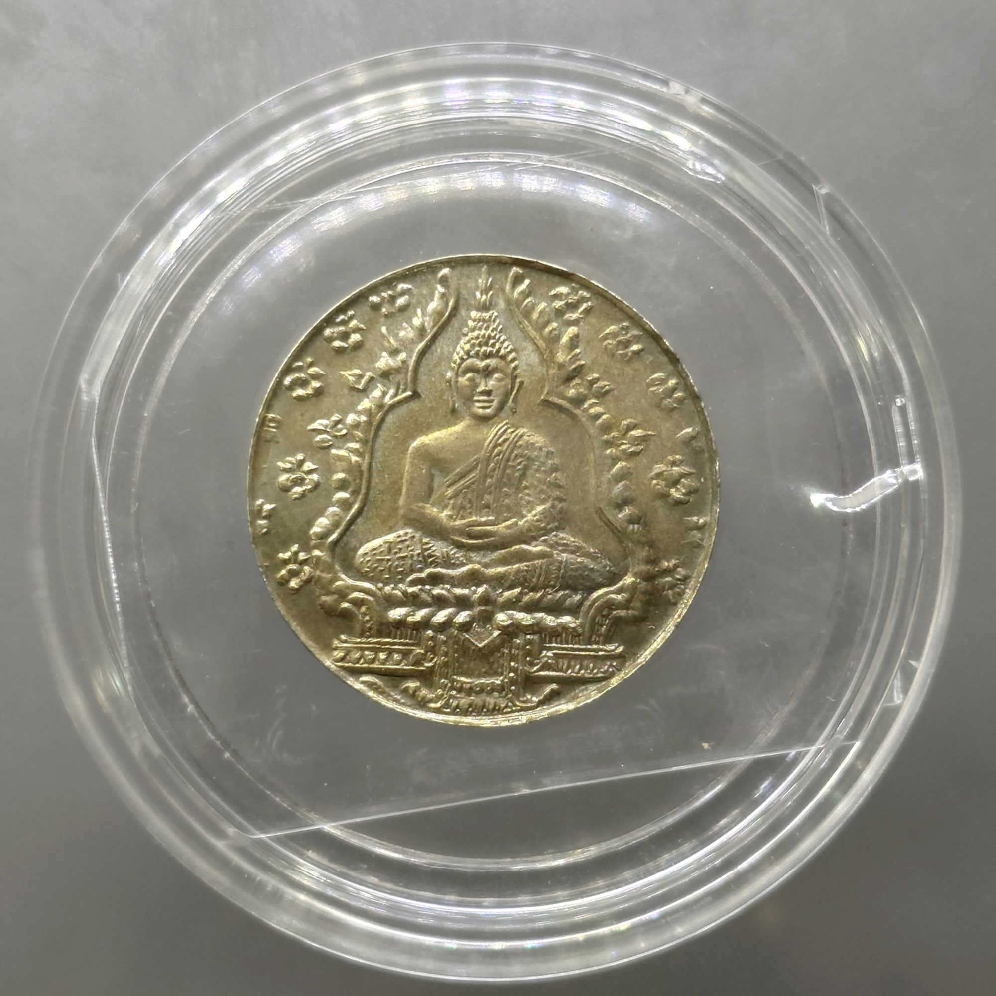 เหรียญพระแก้วมรกต เนื้ออัลปาก้า รุ่นฉลองกรุง 150 ปี วัดพระศรีๆ รุ่นแรก รัชกาลที่7 สร้าง พ.ศ.2475
