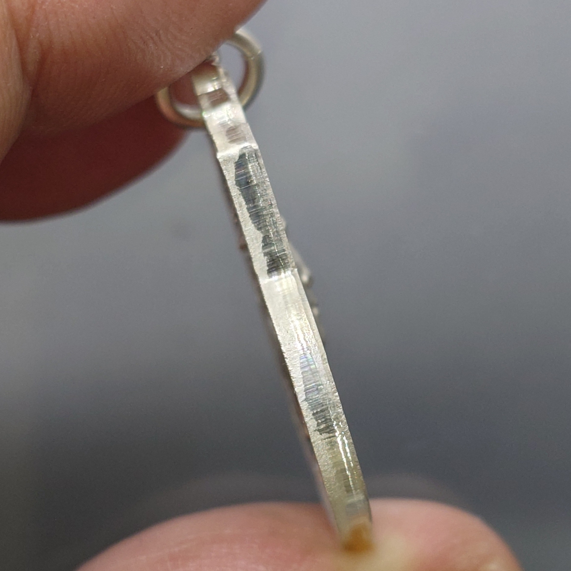 เหรียญที่ระลึกพระนเรศวรมหาราช รุ่น สู้ หลัง สก เนื้อเงิน พ.ศ.2548 พร้อมตลับเดิม