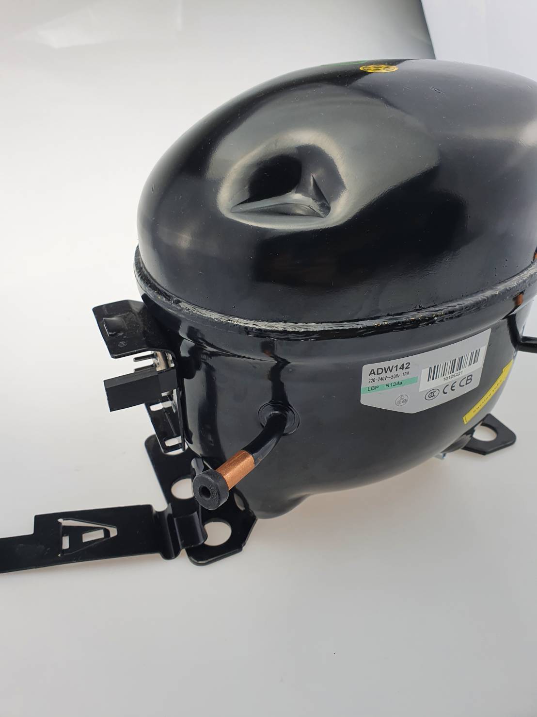 คอมเพรสเชอร์ ½ แรงม้า R134a สำหรับตู้แช่ ตู้เย็น Compressor ของใหม่ พร้อมอุปกรณ์ ดีเลย์ โอเวอร์โหลด รุ่น ADW142