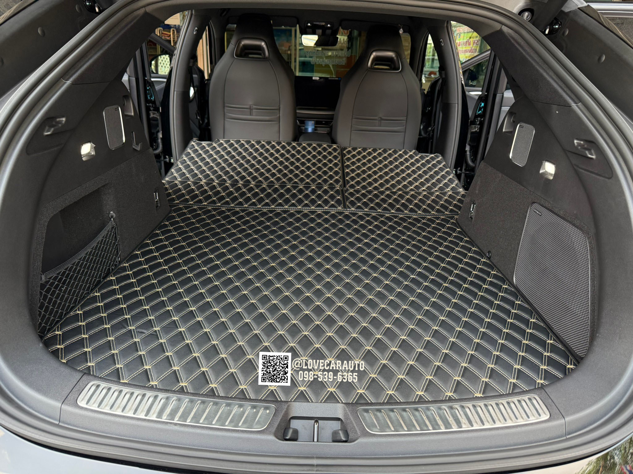 พรมปูพื้นรถยนต์ 6D Byd Sealion7 สีดำด้ายทอง