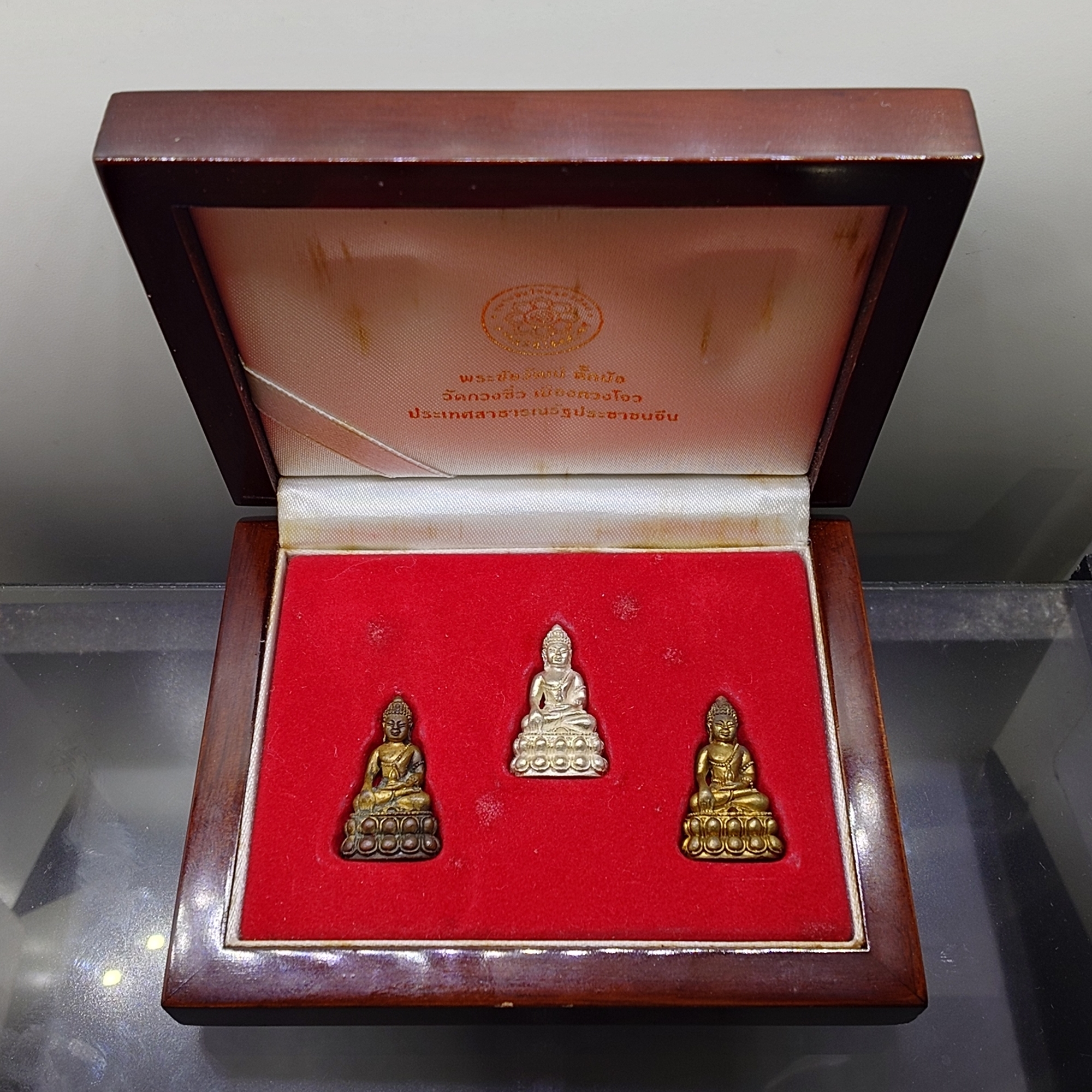 พระชัยวัฒน์ ตั๊กม้อ (ชุด3 เนื้อ เงิน นวะโลหะ สัมฤทธิ์) ปลุกเสก 2 พิธีใหญ่ 2 แผ่นดินไทย - จีน วัดสุทัศนฯ - วัดกวงซิ่ว ปี2537 พร้อมกล่องเดิม