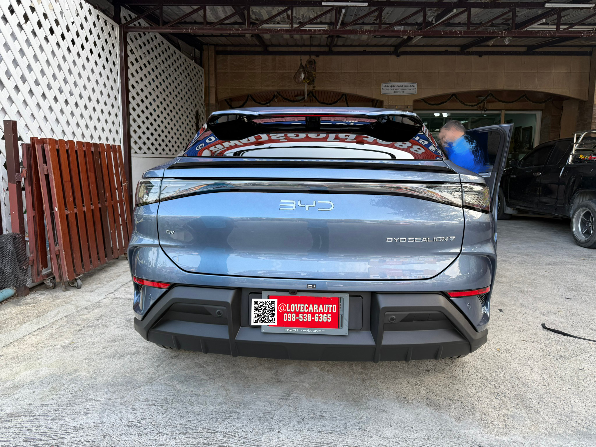 พรมปูพื้นรถยนต์ 6D BYD Sealion 7 สีดำด้ายน้ำเงิน