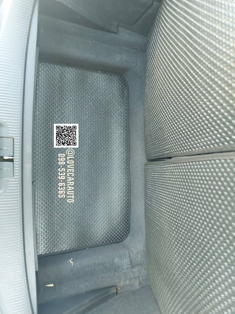 พรมปูพื้นรถยนต์ Volkswagen Sharan กระดุมเล็กสีดำ